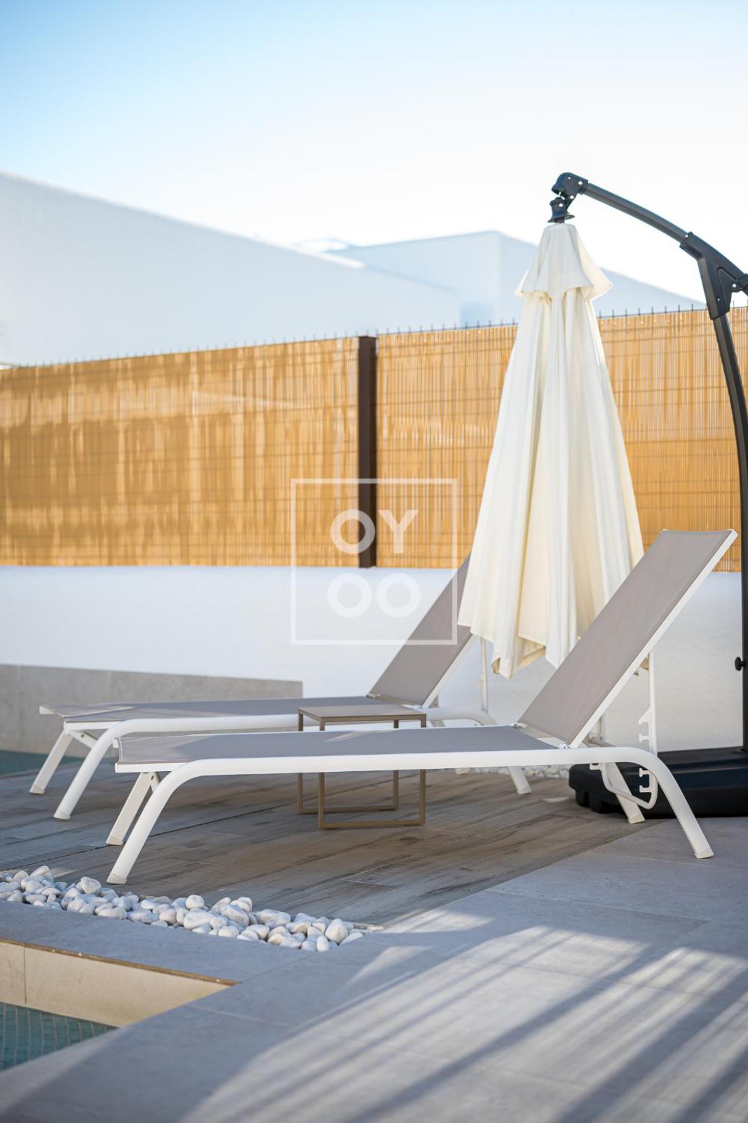 Villa Oasis Mar Menor, private pool, walk to beach, by OYOOSTAYS