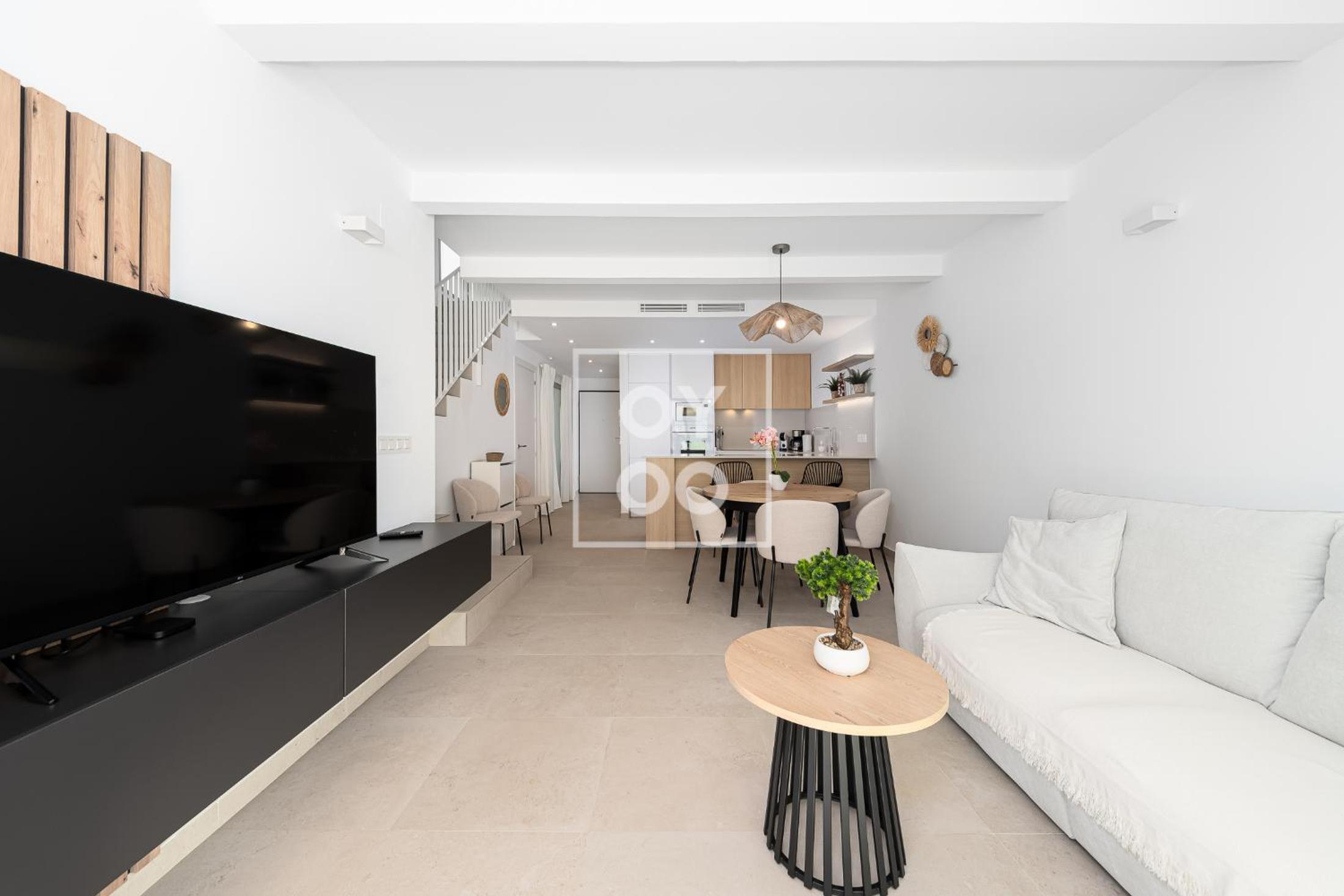Villa Oasis Mar Menor, private pool, walk to beach, by OYOOSTAYS