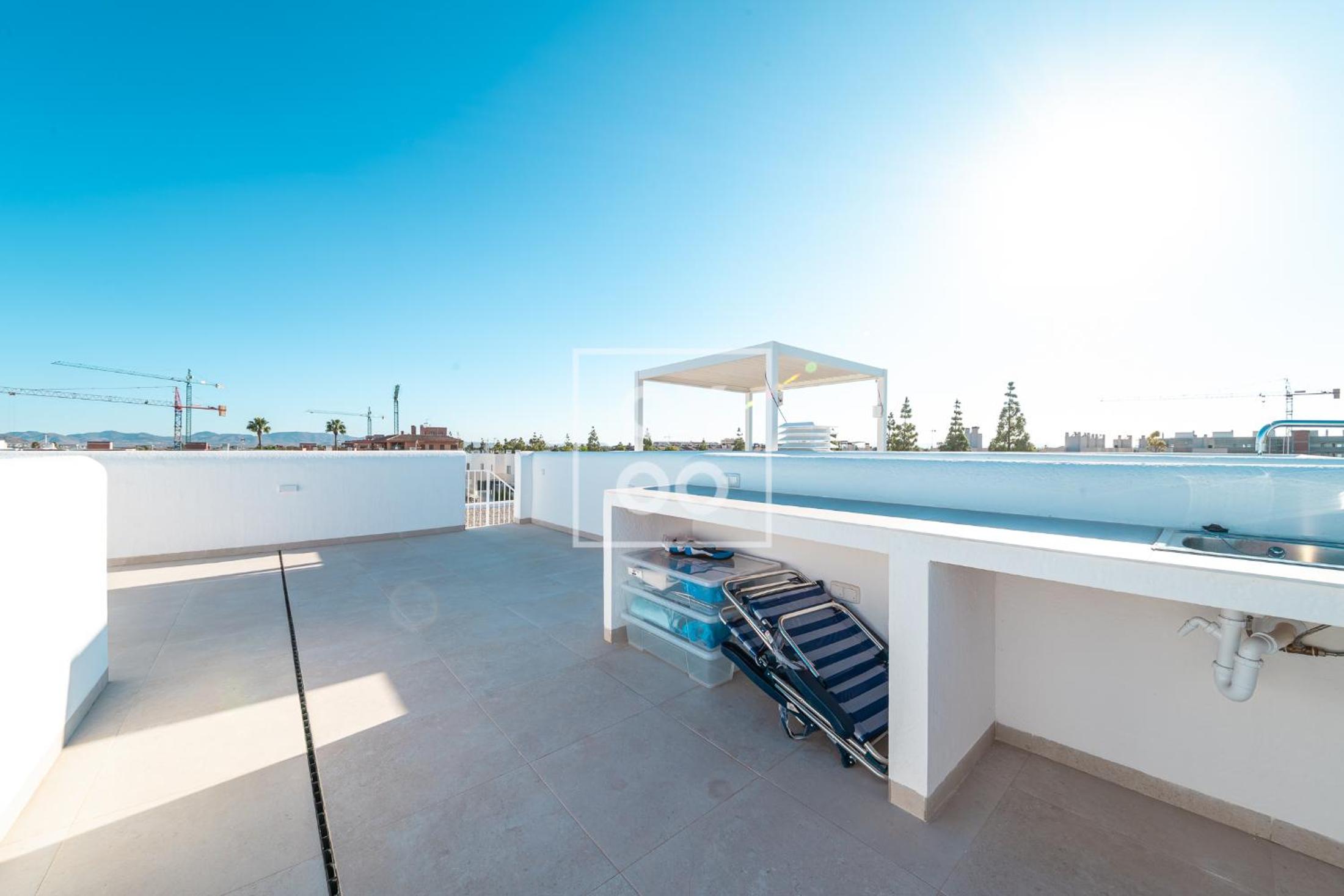 Villa Oasis Mar Menor, private pool, walk to beach, by OYOOSTAYS