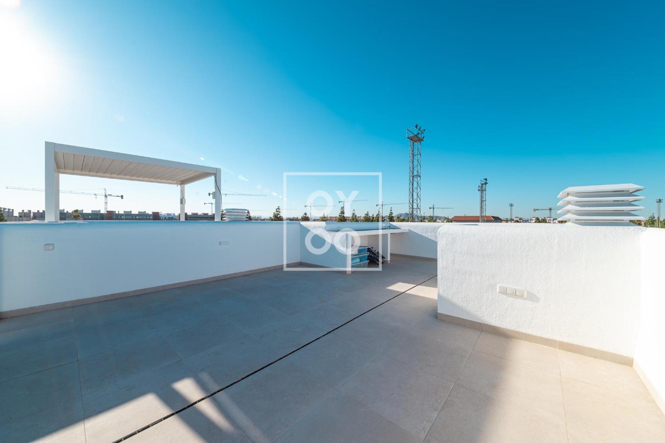Villa Oasis Mar Menor, private pool, walk to beach, by OYOOSTAYS