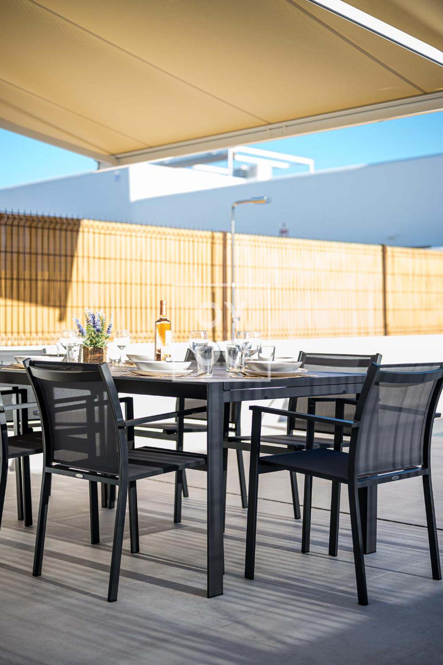 Villa Oasis Mar Menor, private pool, walk to beach, by OYOOSTAYS