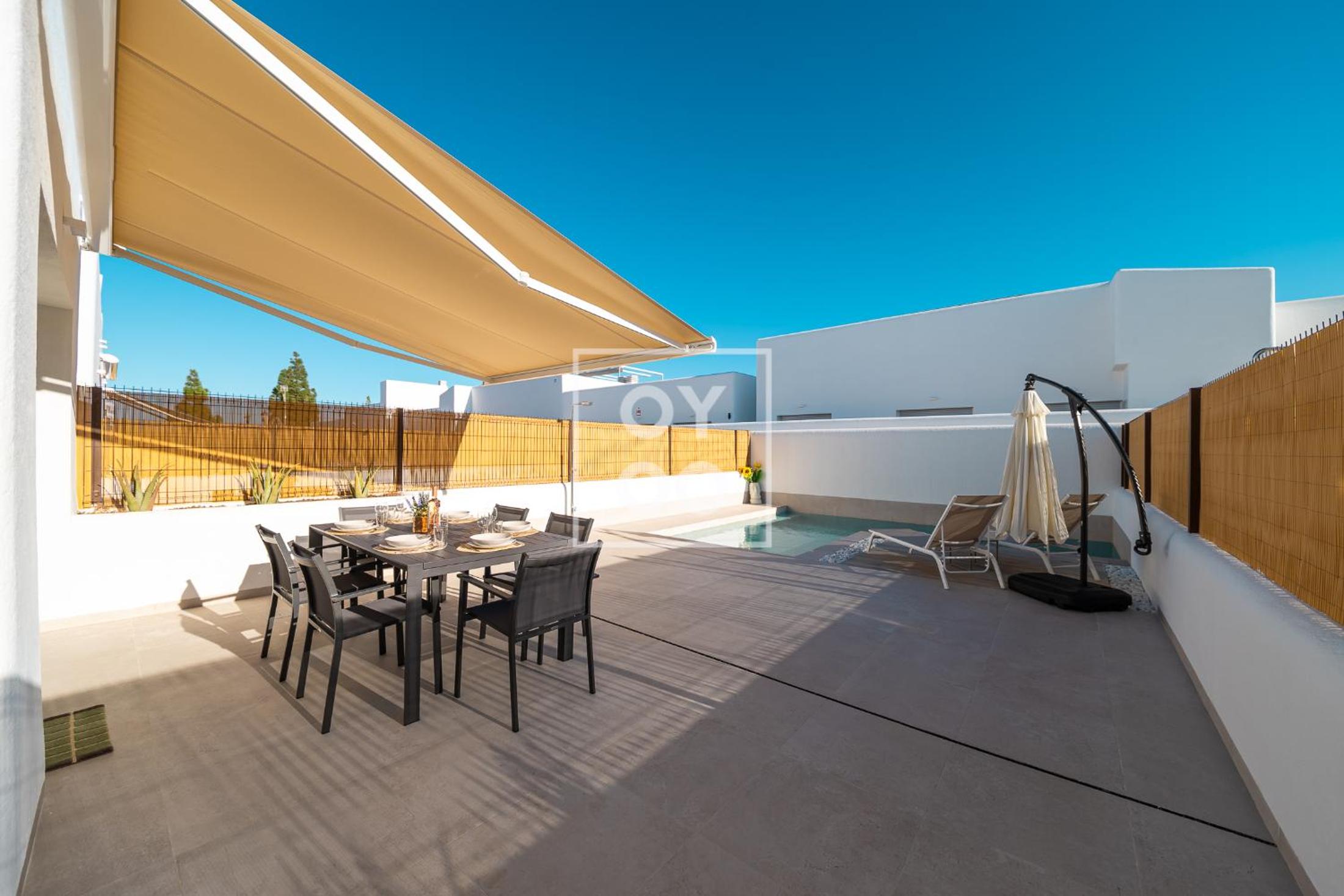 Villa Oasis Mar Menor, private pool, walk to beach, by OYOOSTAYS