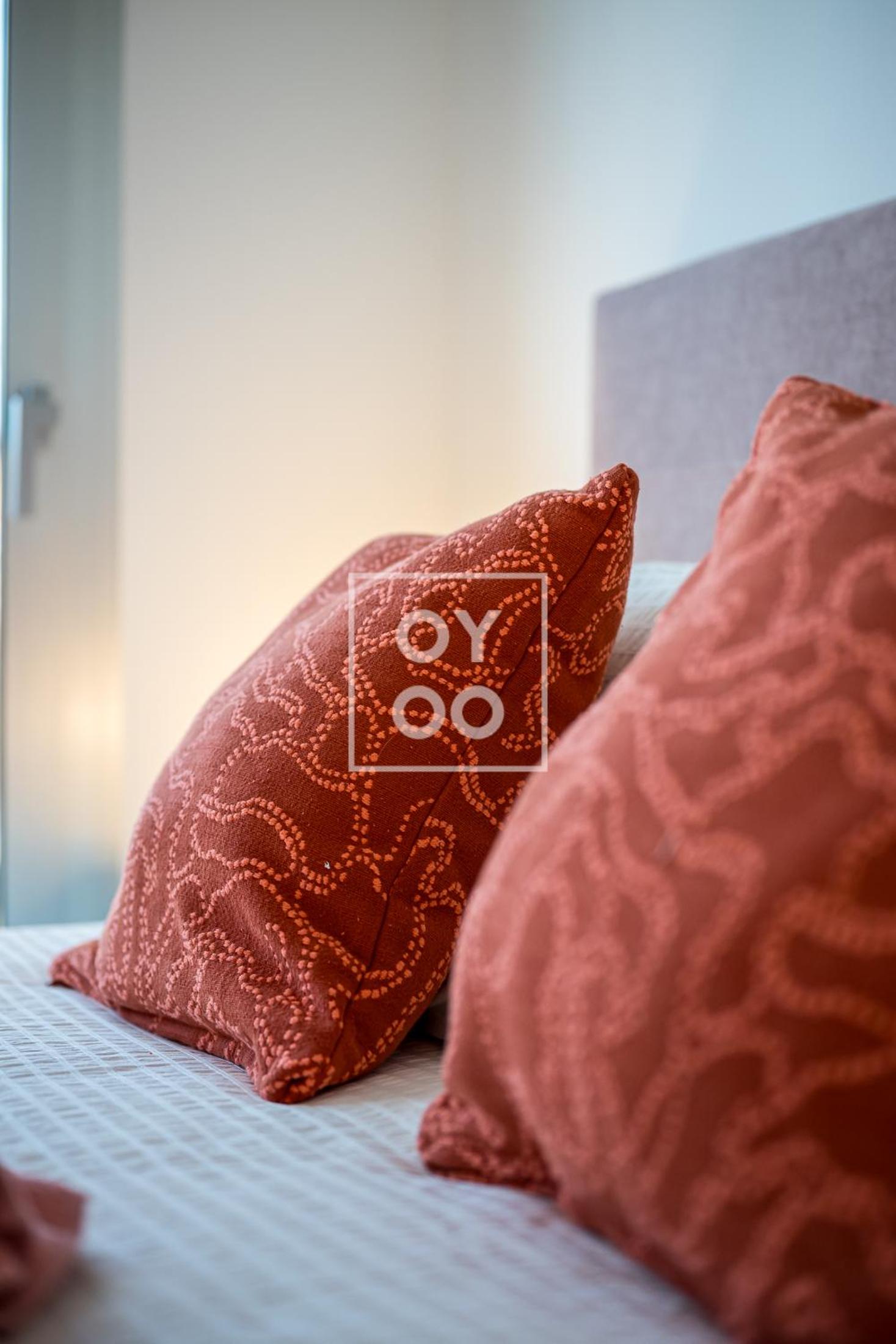 Villa Oasis Mar Menor, private pool, walk to beach, by OYOOSTAYS