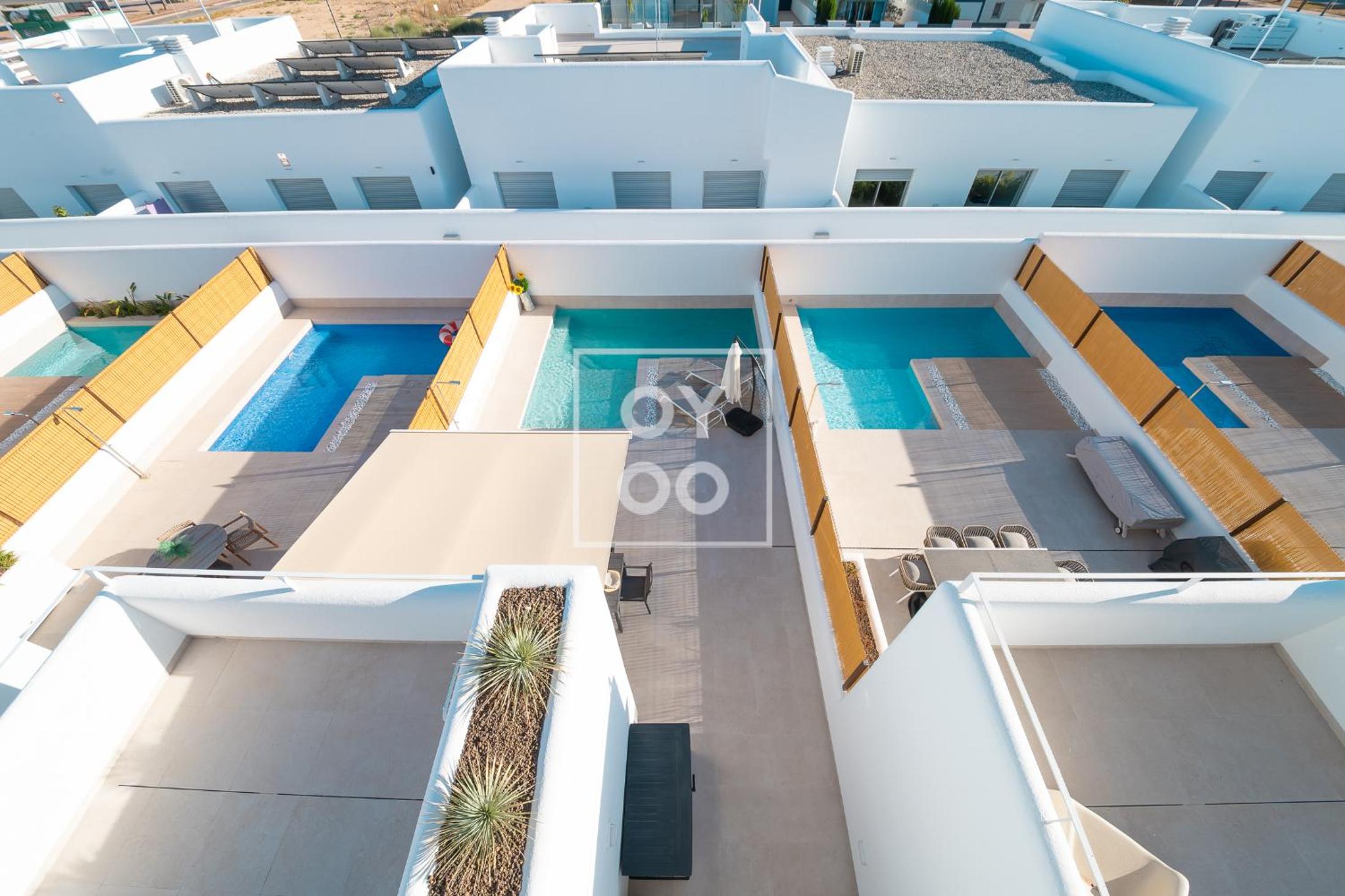 Villa Oasis Mar Menor, private pool, walk to beach, by OYOOSTAYS