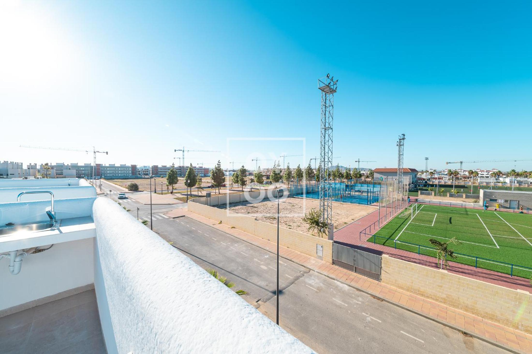 Villa Oasis Mar Menor, private pool, walk to beach, by OYOOSTAYS