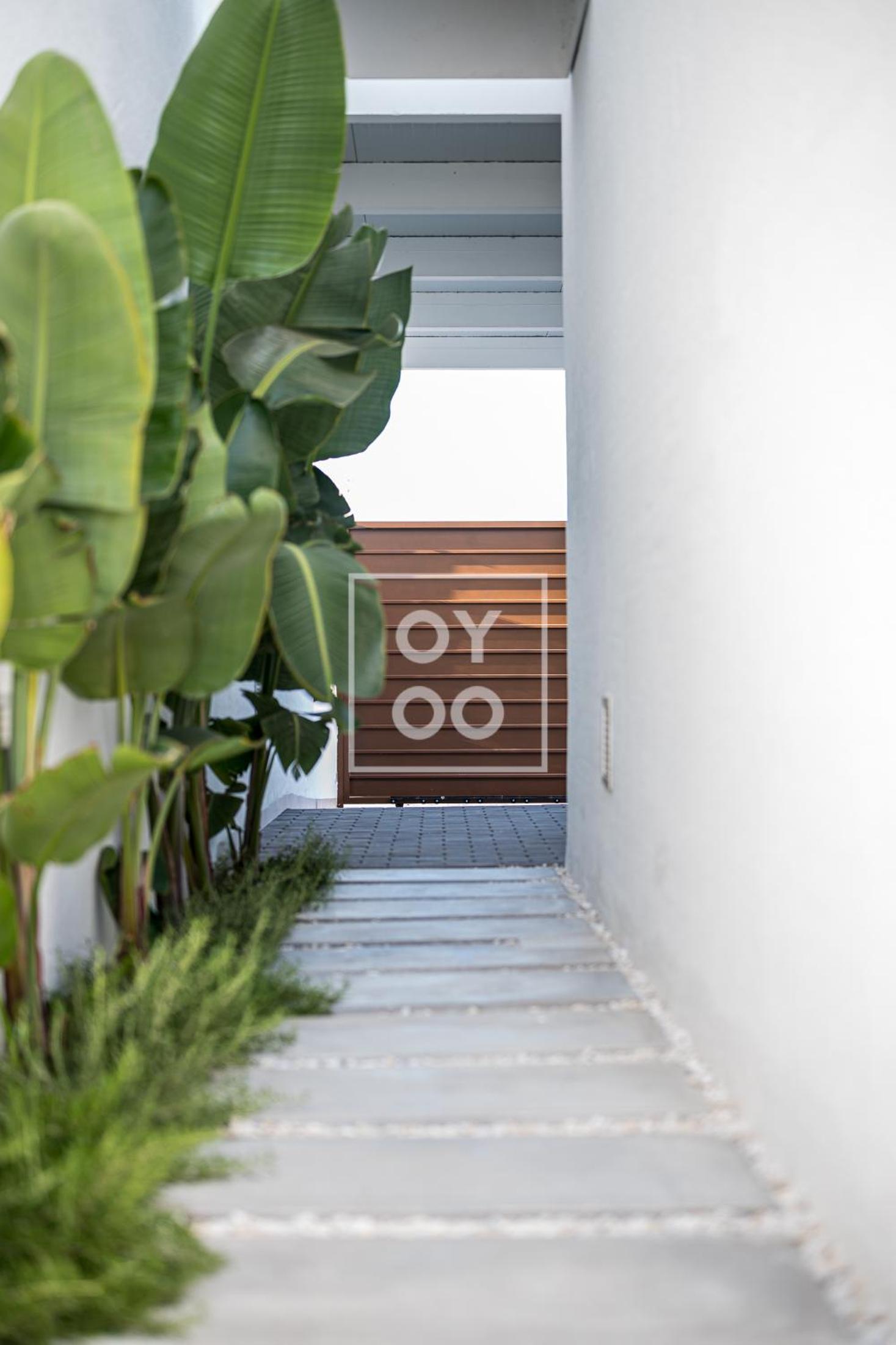 Villa Oasis Mar Menor, private pool, walk to beach, by OYOOSTAYS