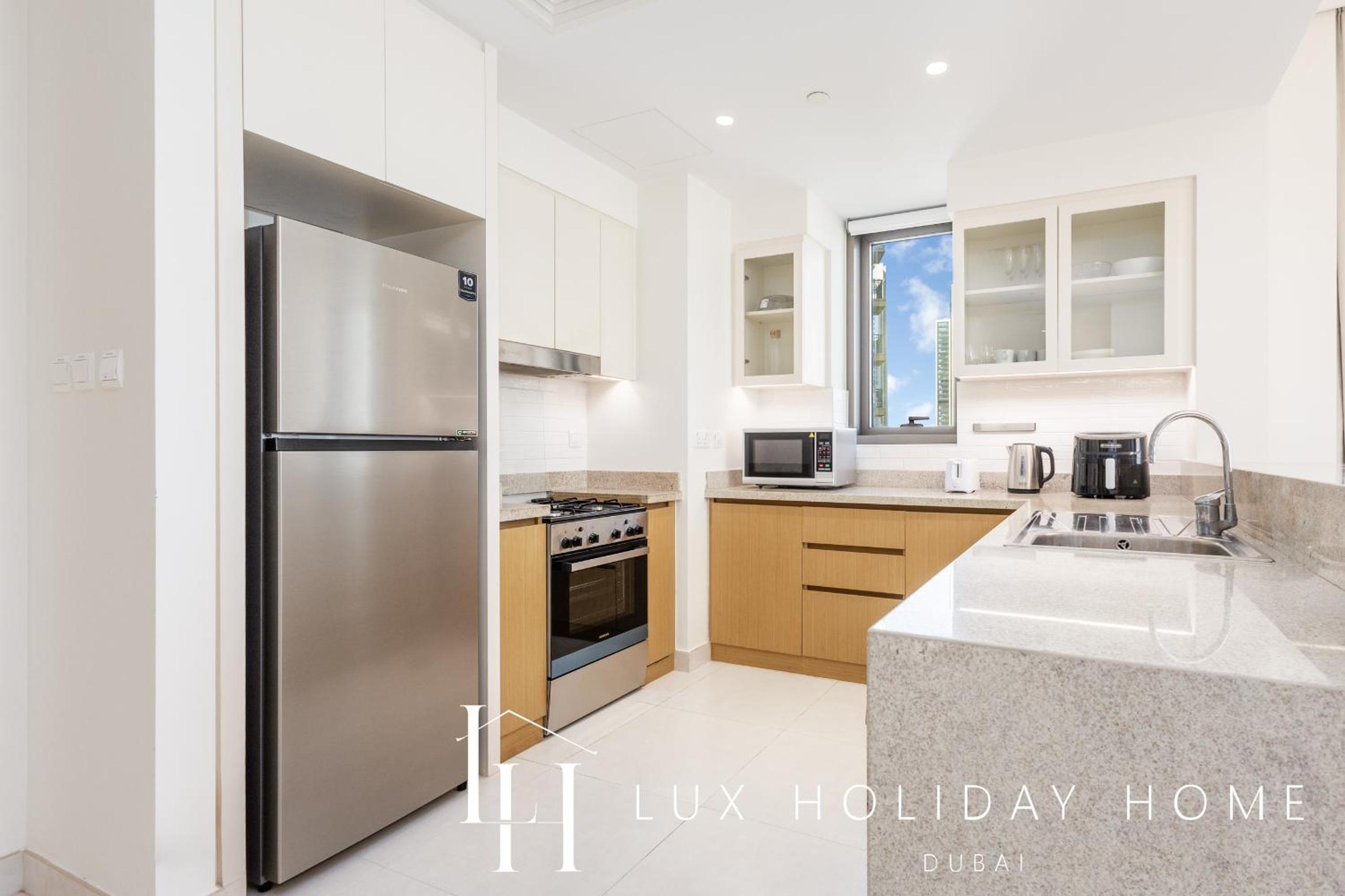 LUX The Creekside Skyline View Suite