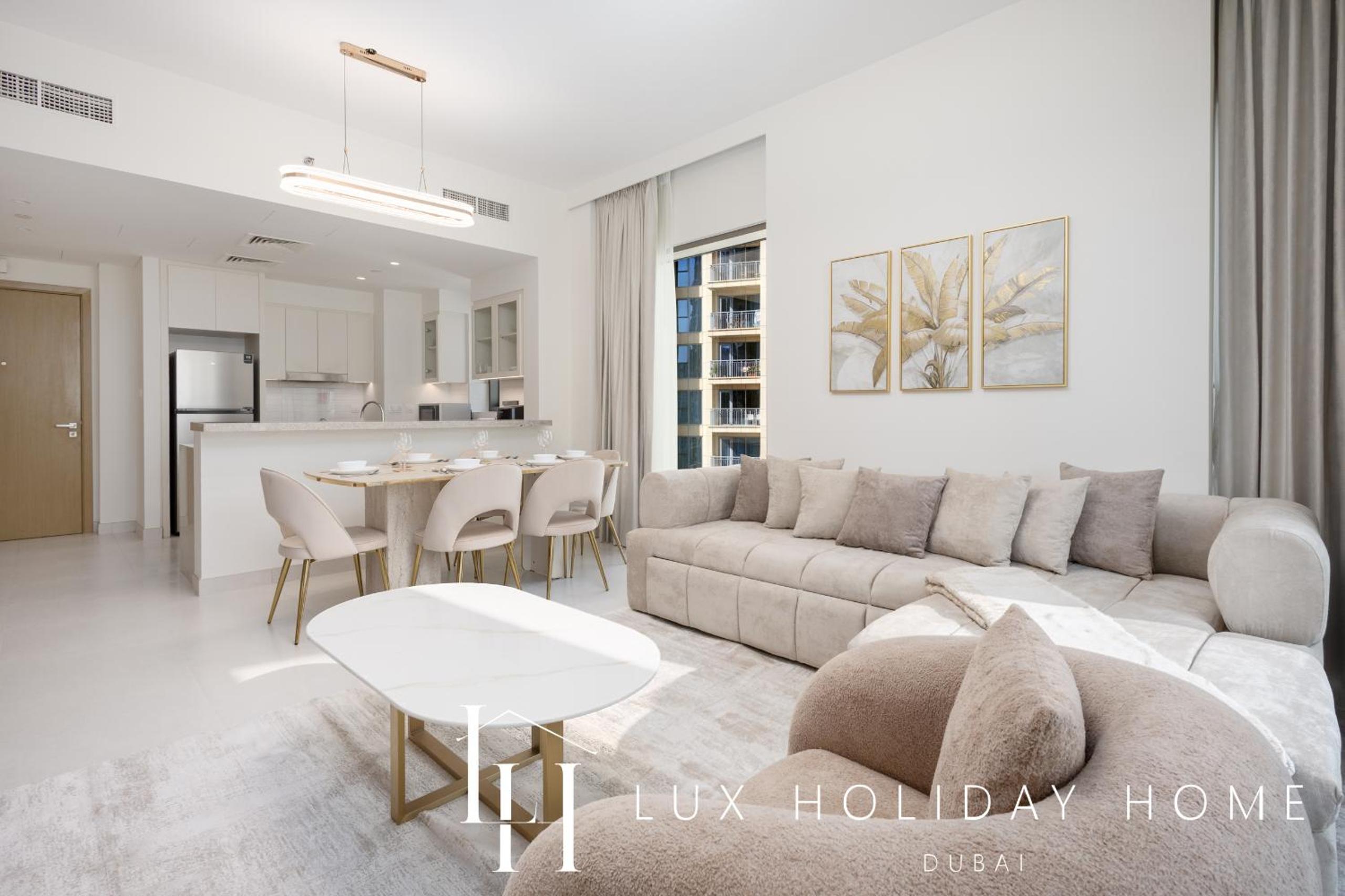 LUX The Creekside Skyline View Suite