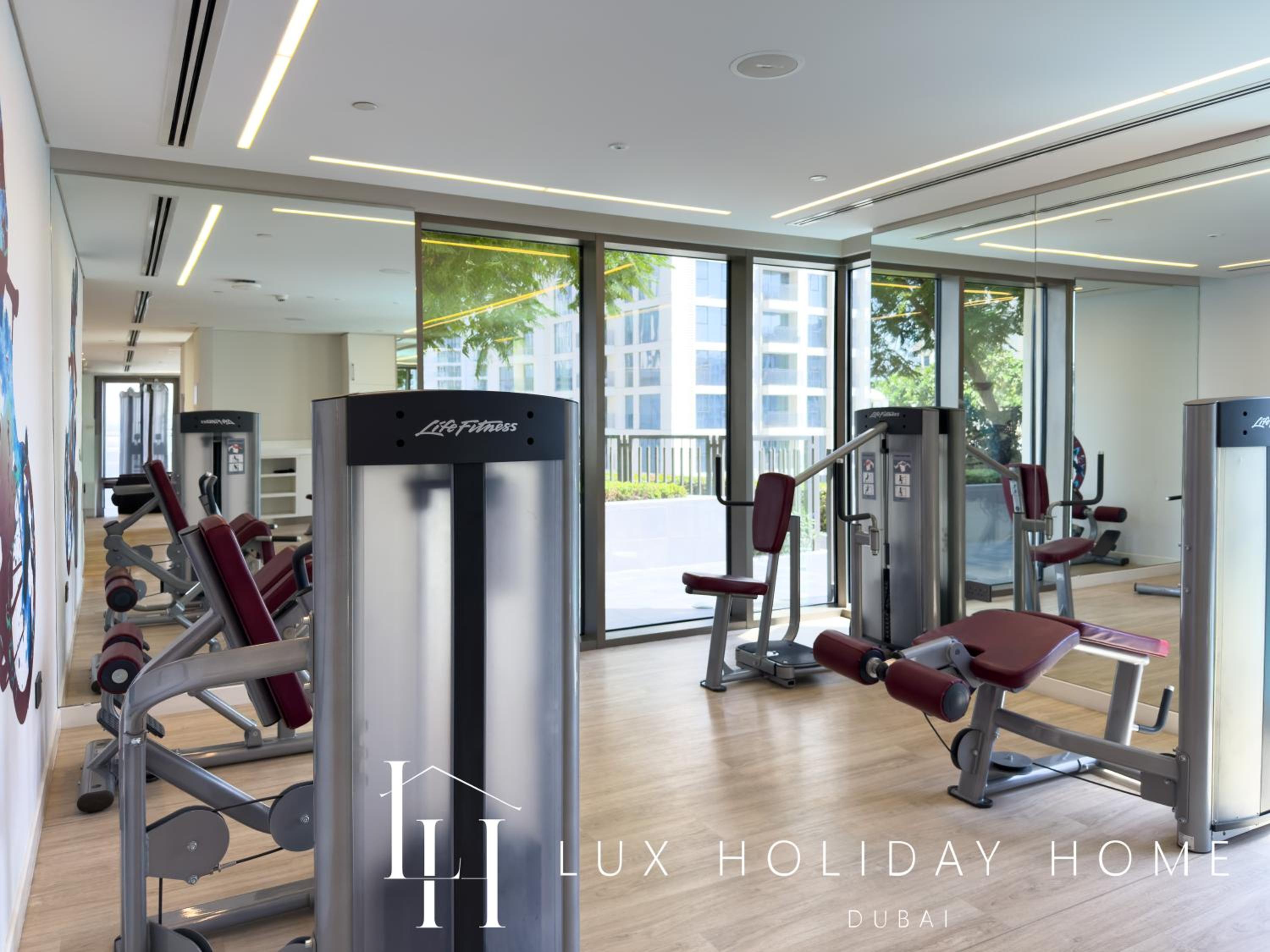 LUX The Creekside Skyline View Suite