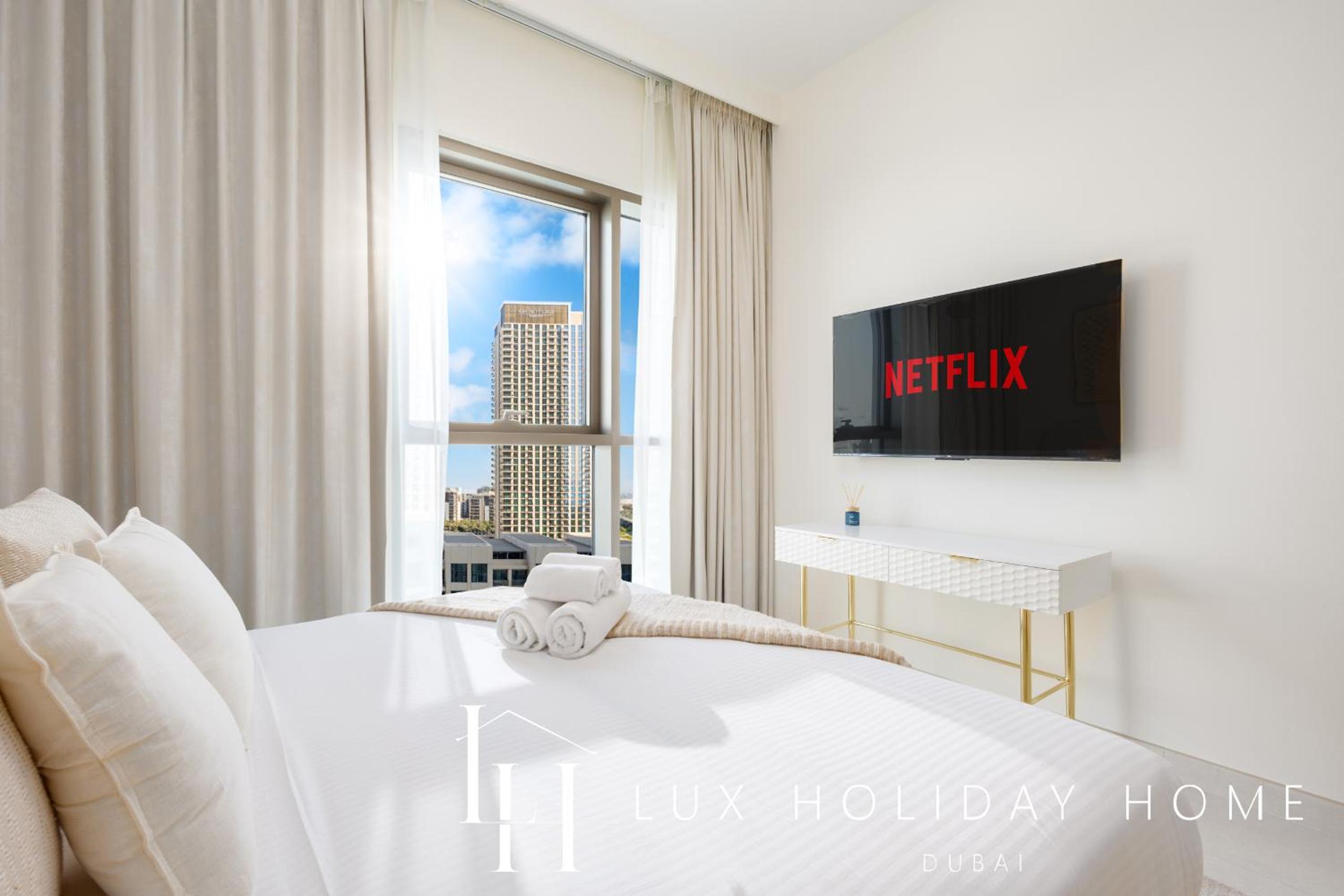 LUX The Creekside Skyline View Suite