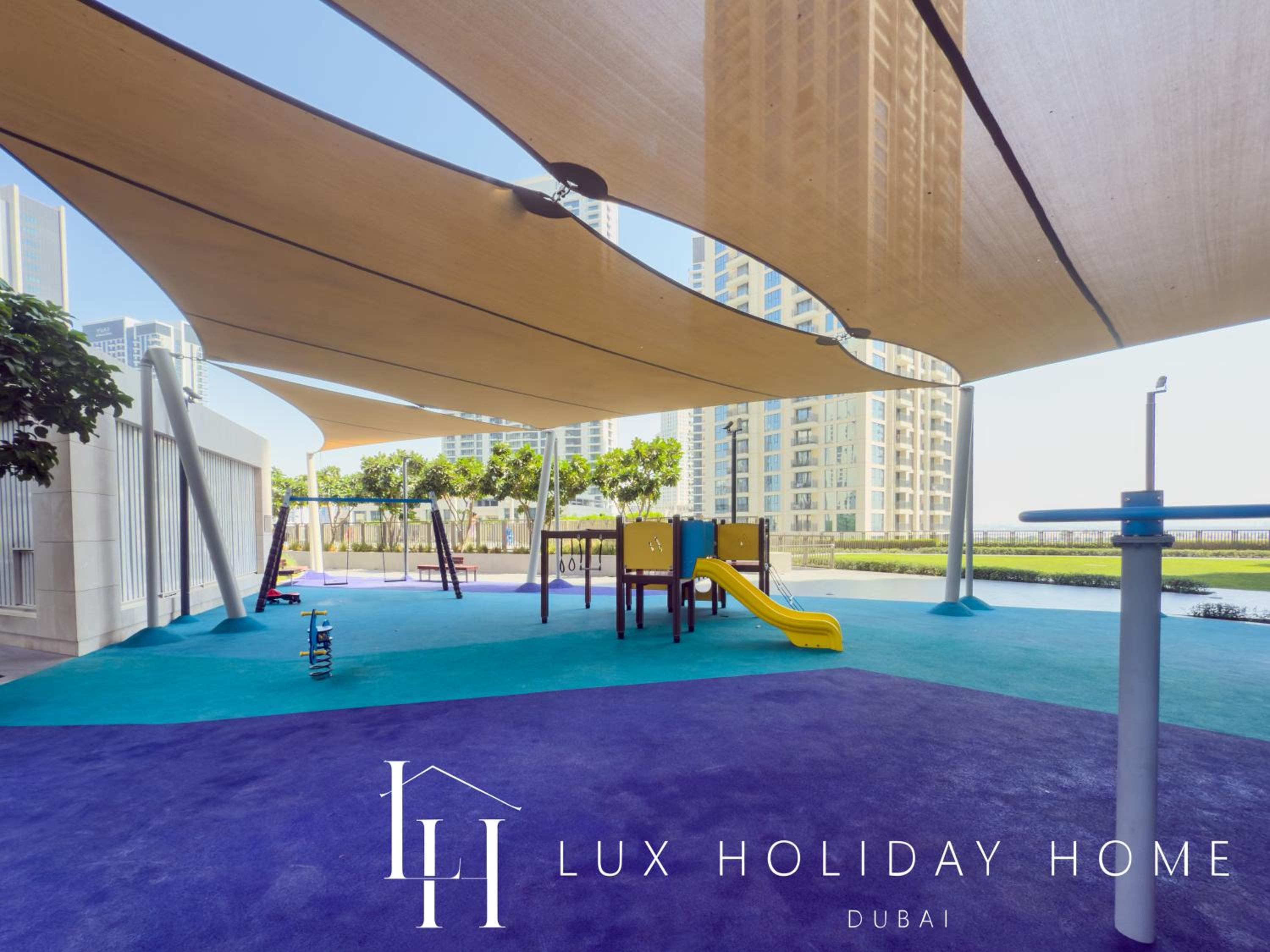 LUX The Creekside Skyline View Suite
