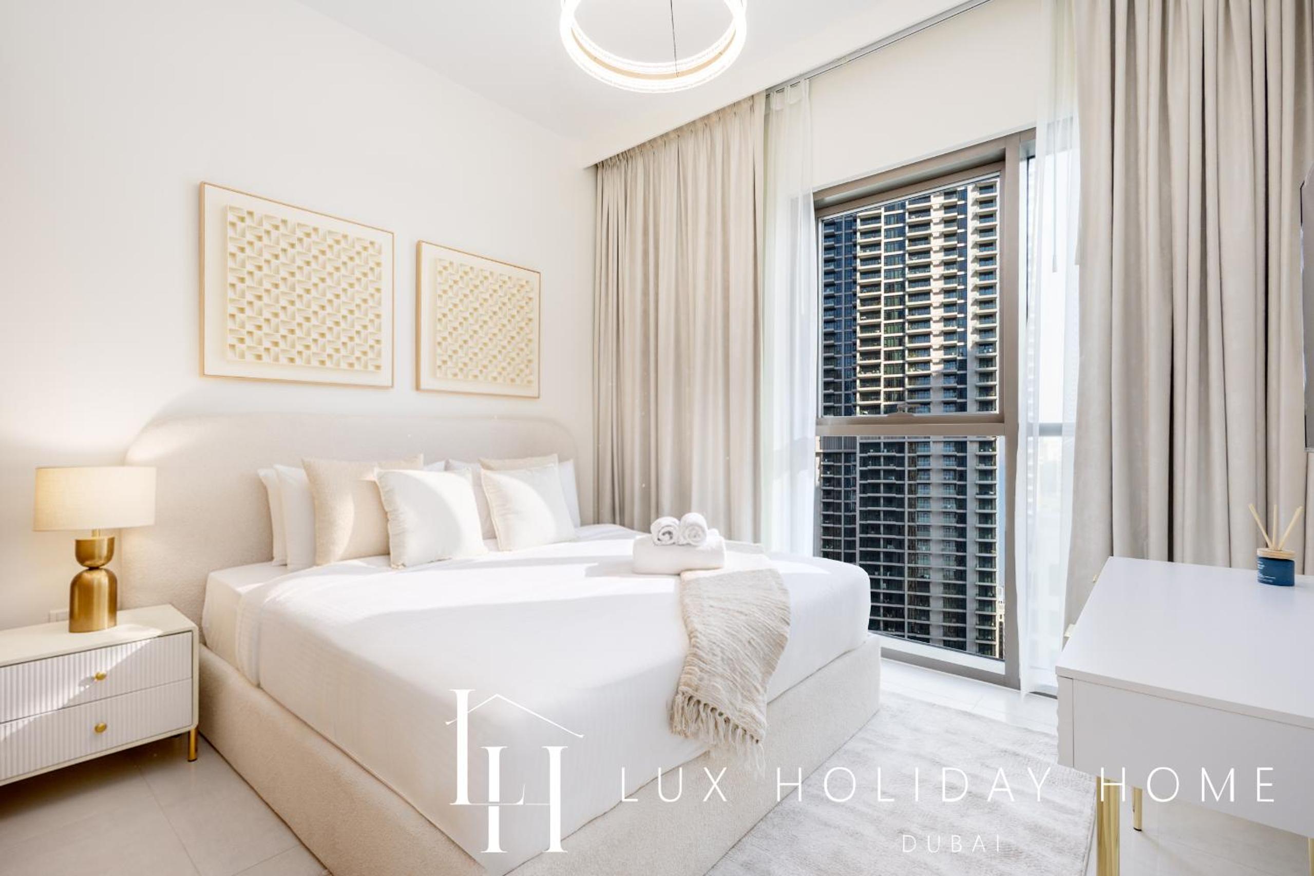 LUX The Creekside Skyline View Suite