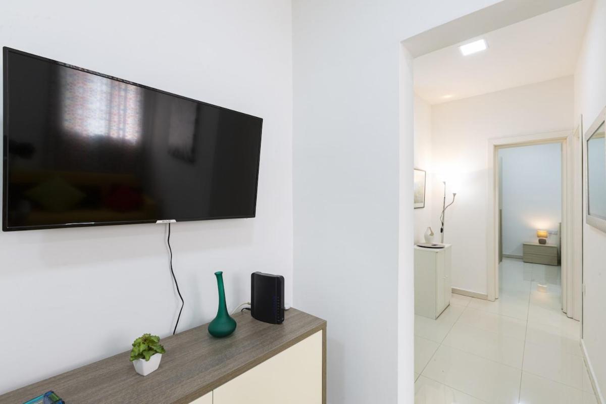 Sliema 2-bedroom apartment, 2 min by the sea