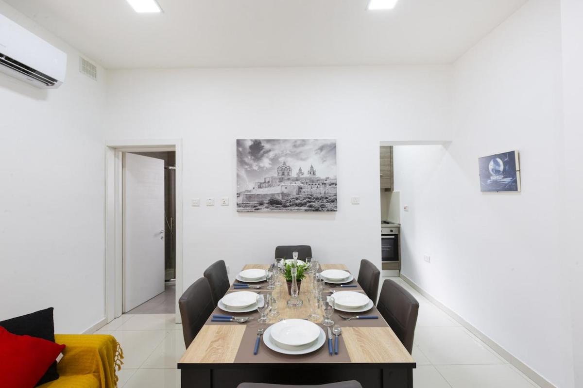 Sliema 2-bedroom apartment, 2 min by the sea