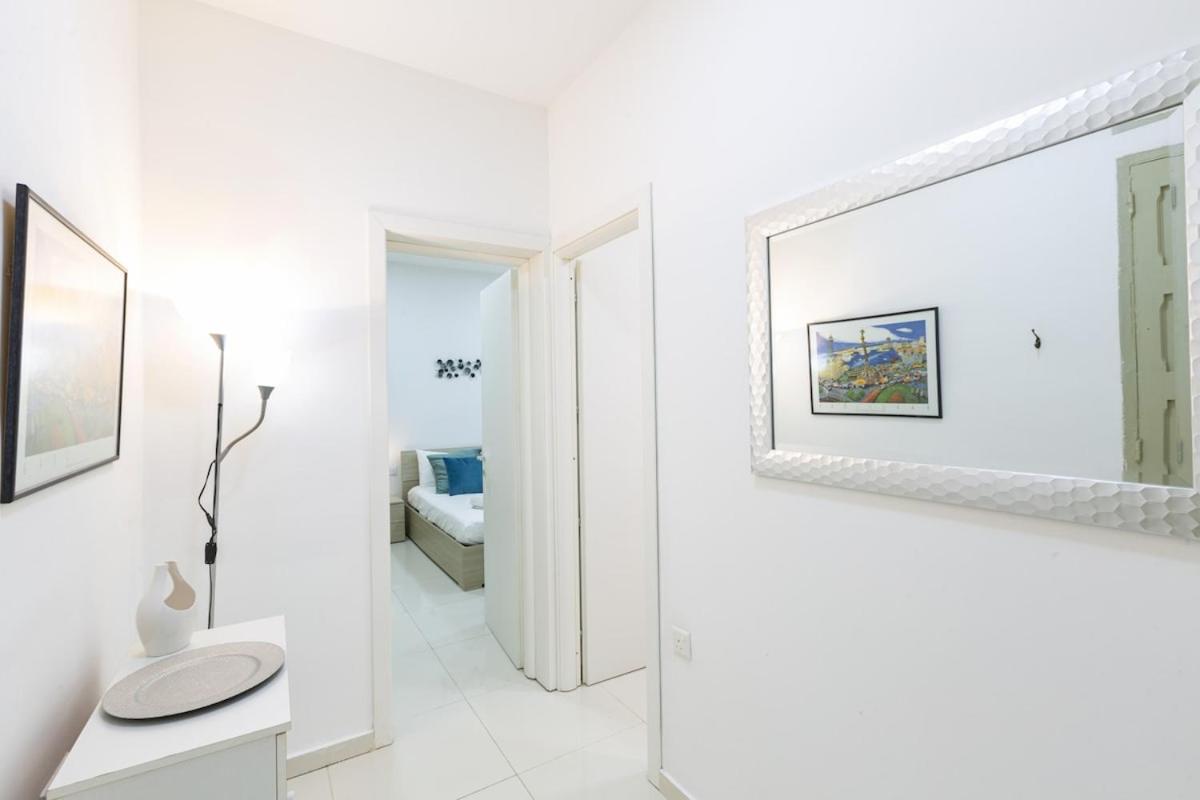 Sliema 2-bedroom apartment, 2 min by the sea
