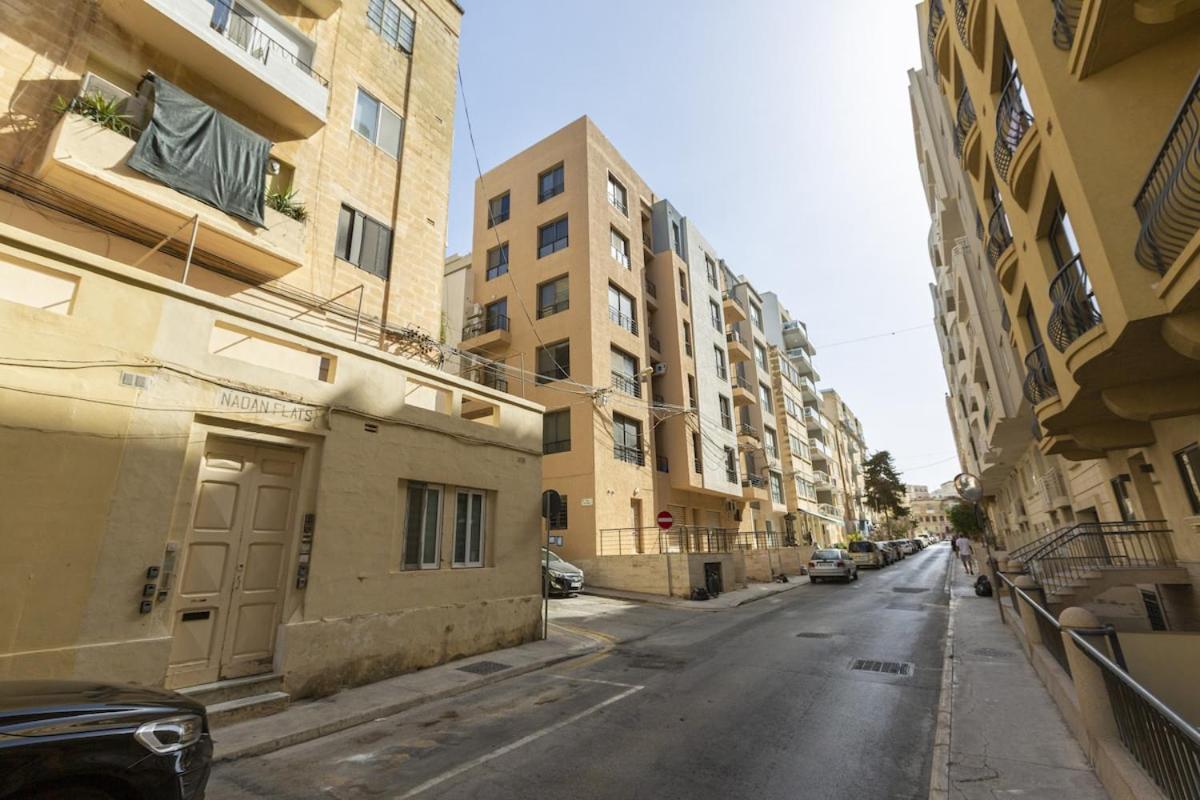 Sliema 2-bedroom apartment, 2 min by the sea