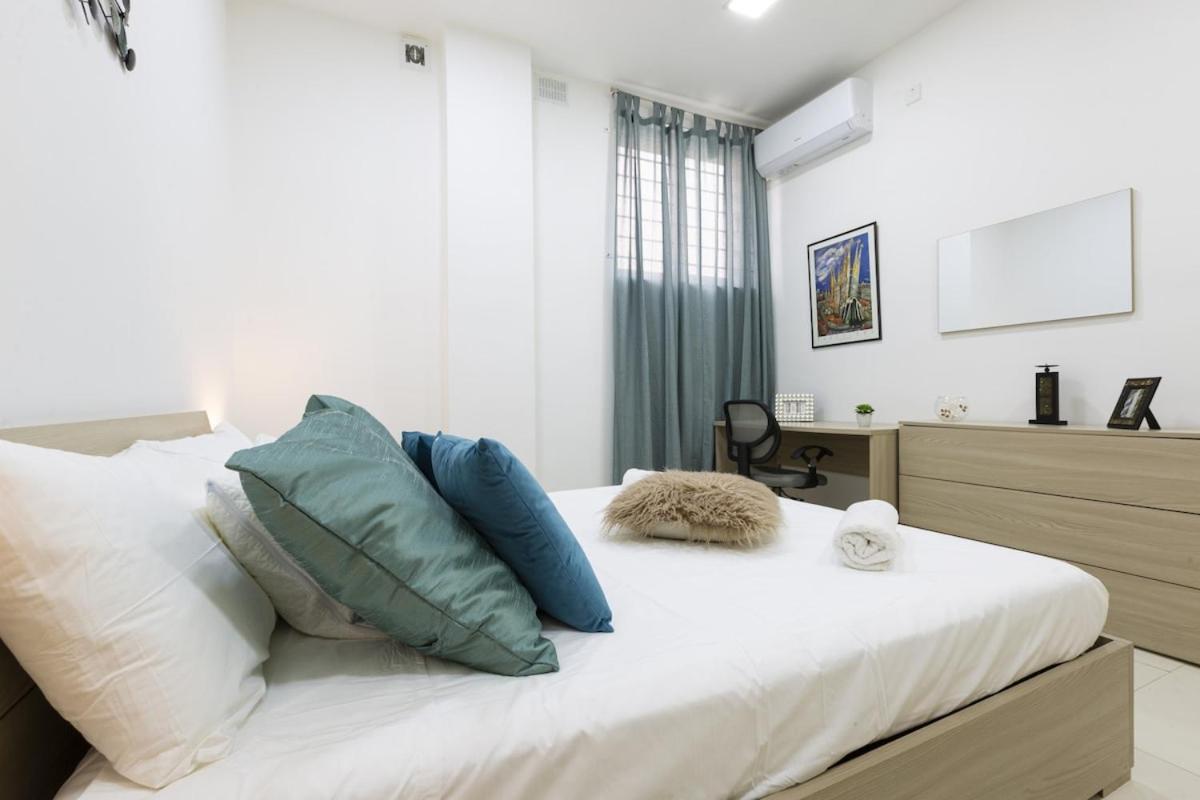 Sliema 2-bedroom apartment, 2 min by the sea