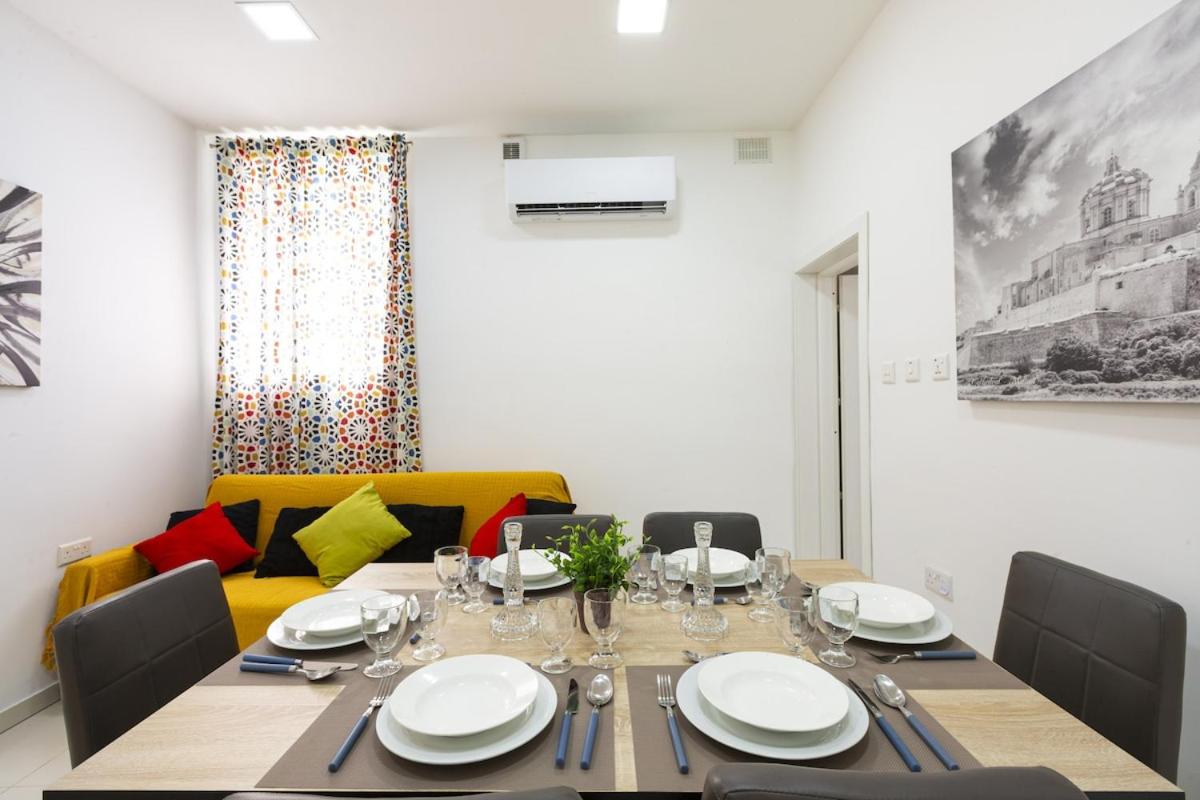 Sliema 2-bedroom apartment, 2 min by the sea
