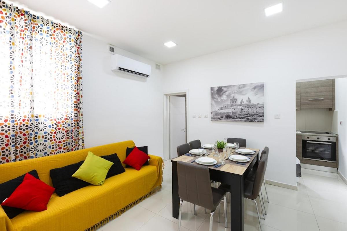 Sliema 2-bedroom apartment, 2 min by the sea