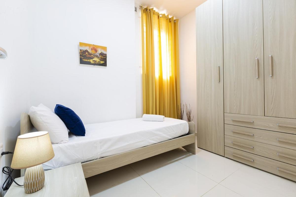 Sliema 2-bedroom apartment, 2 min by the sea