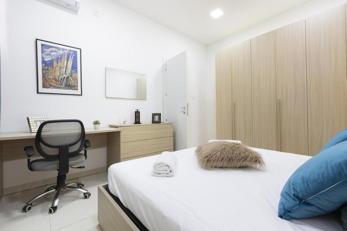 Sliema 2-bedroom apartment, 2 min by the sea