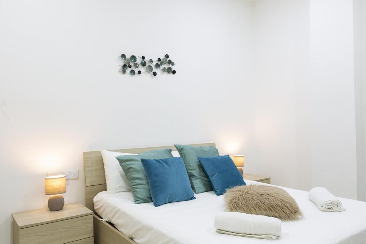 Sliema 2-bedroom apartment, 2 min by the sea
