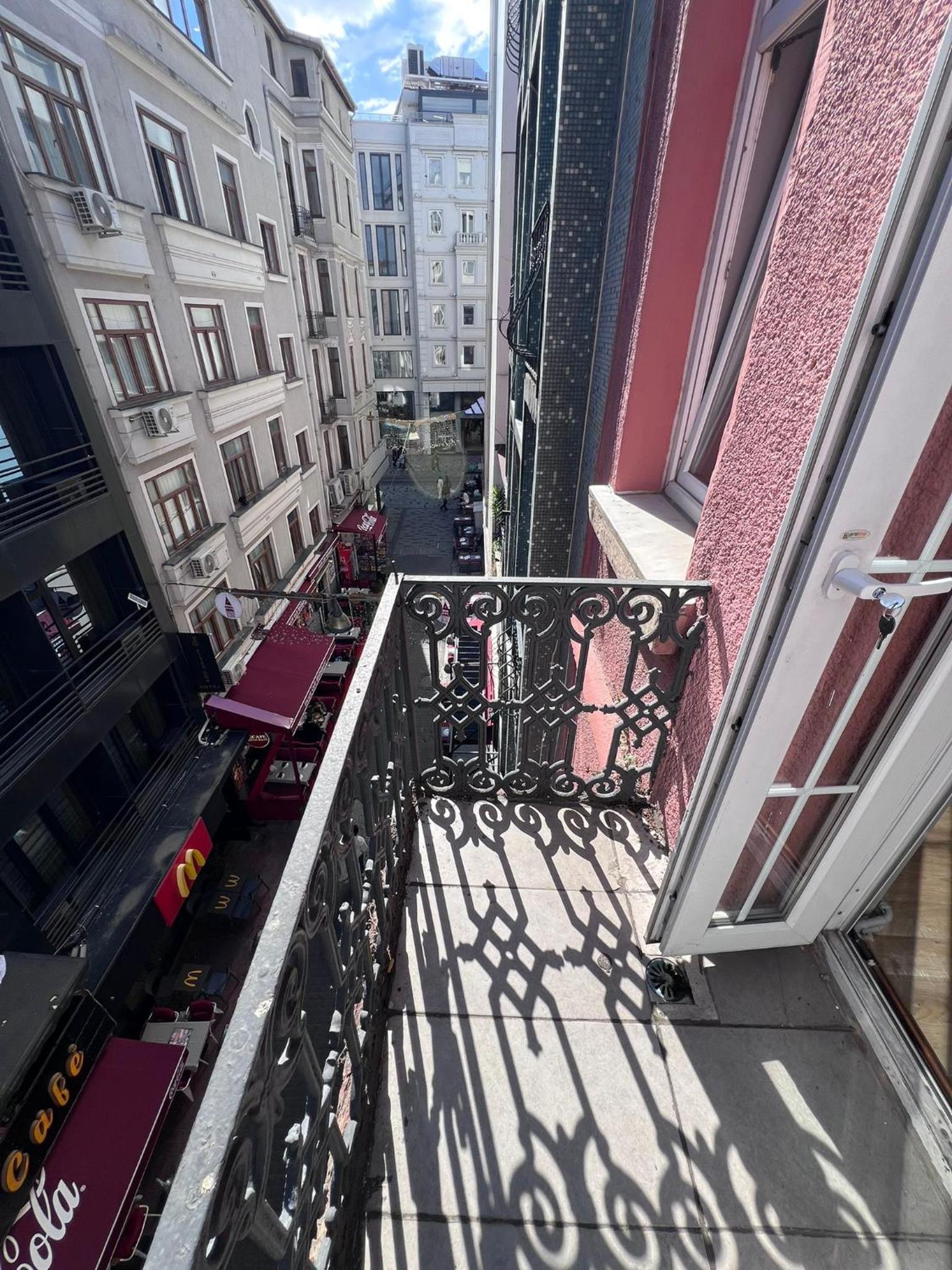 Pera Nova House