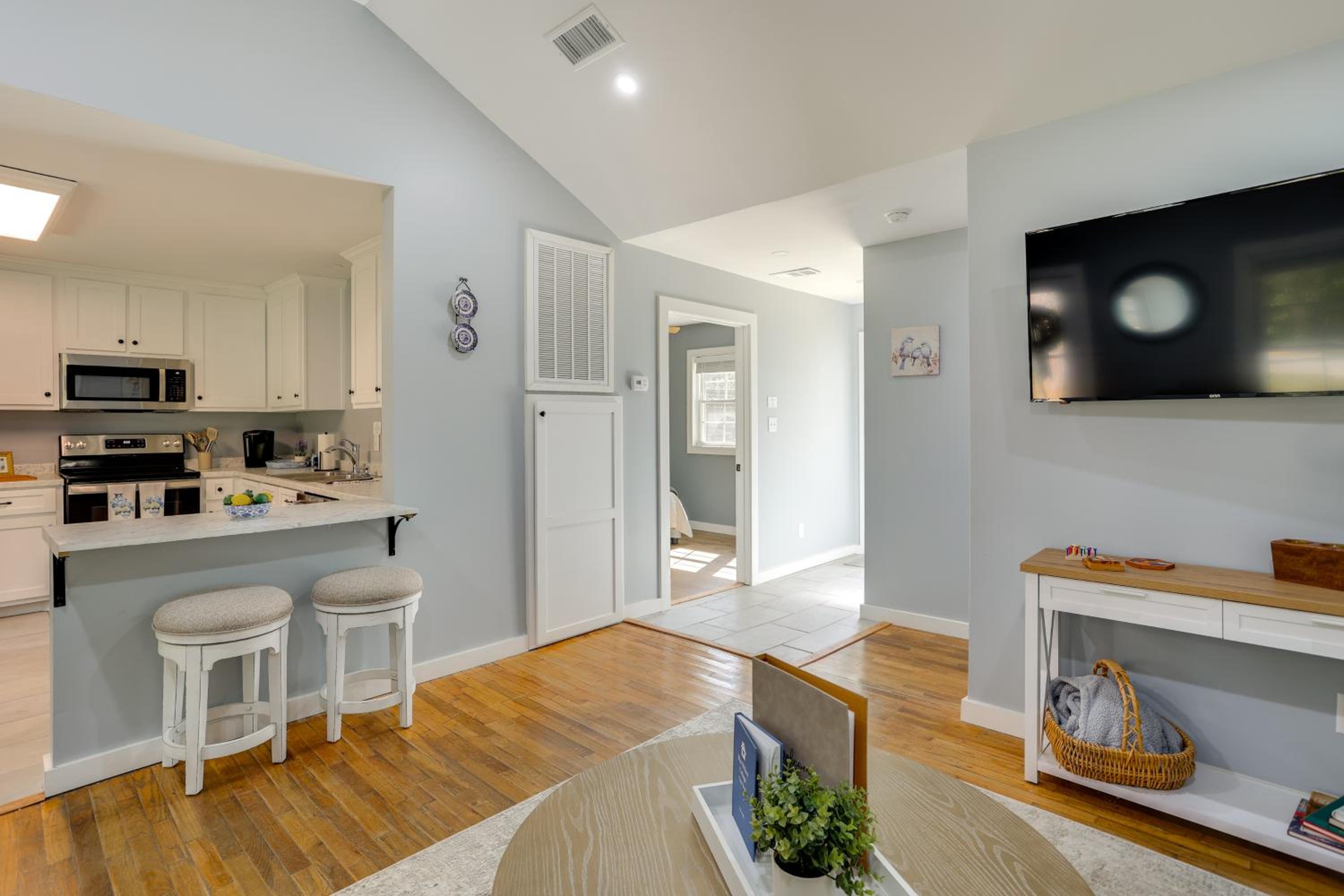 10 Mi to Tennessee River Blue Willow-Themed Home