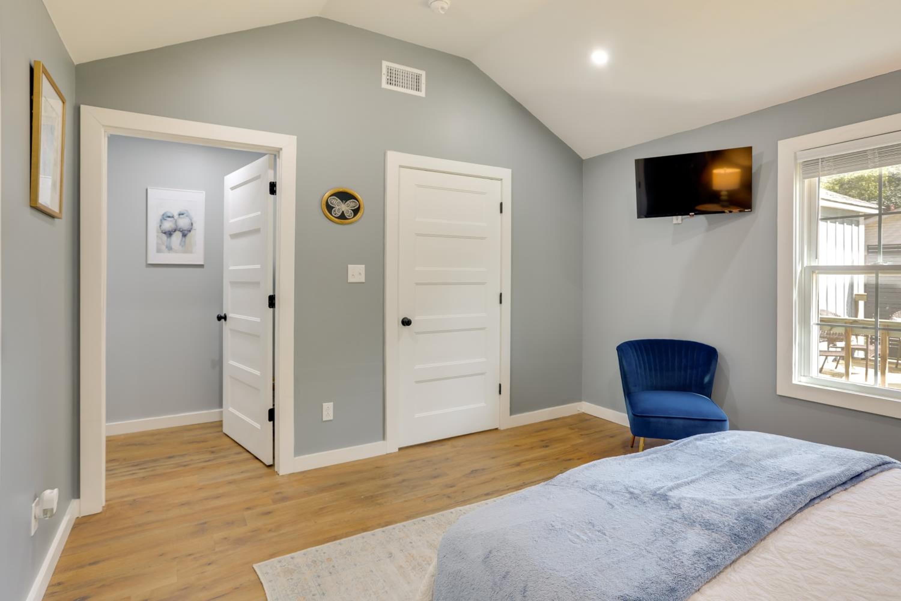 10 Mi to Tennessee River Blue Willow-Themed Home