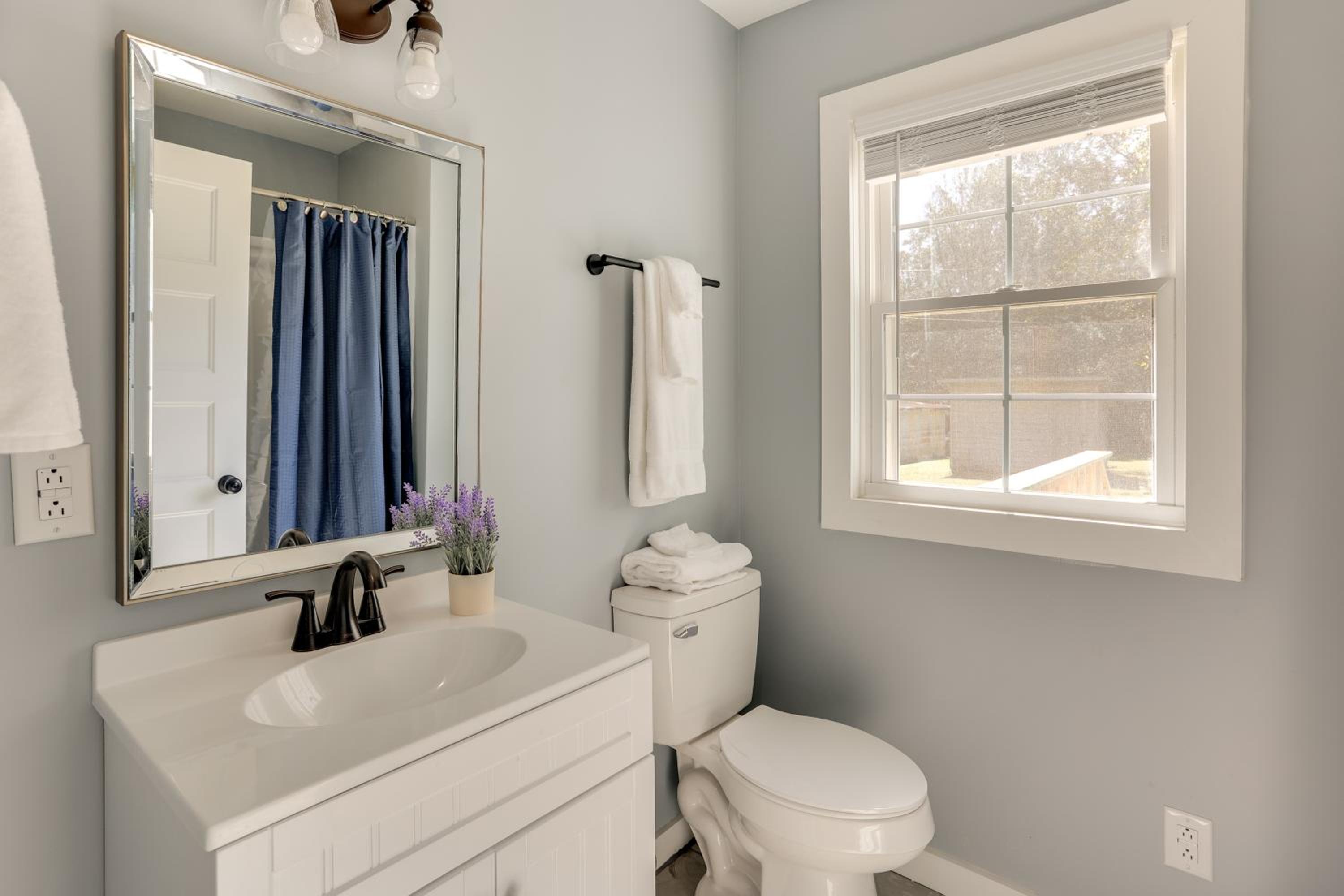 10 Mi to Tennessee River Blue Willow-Themed Home