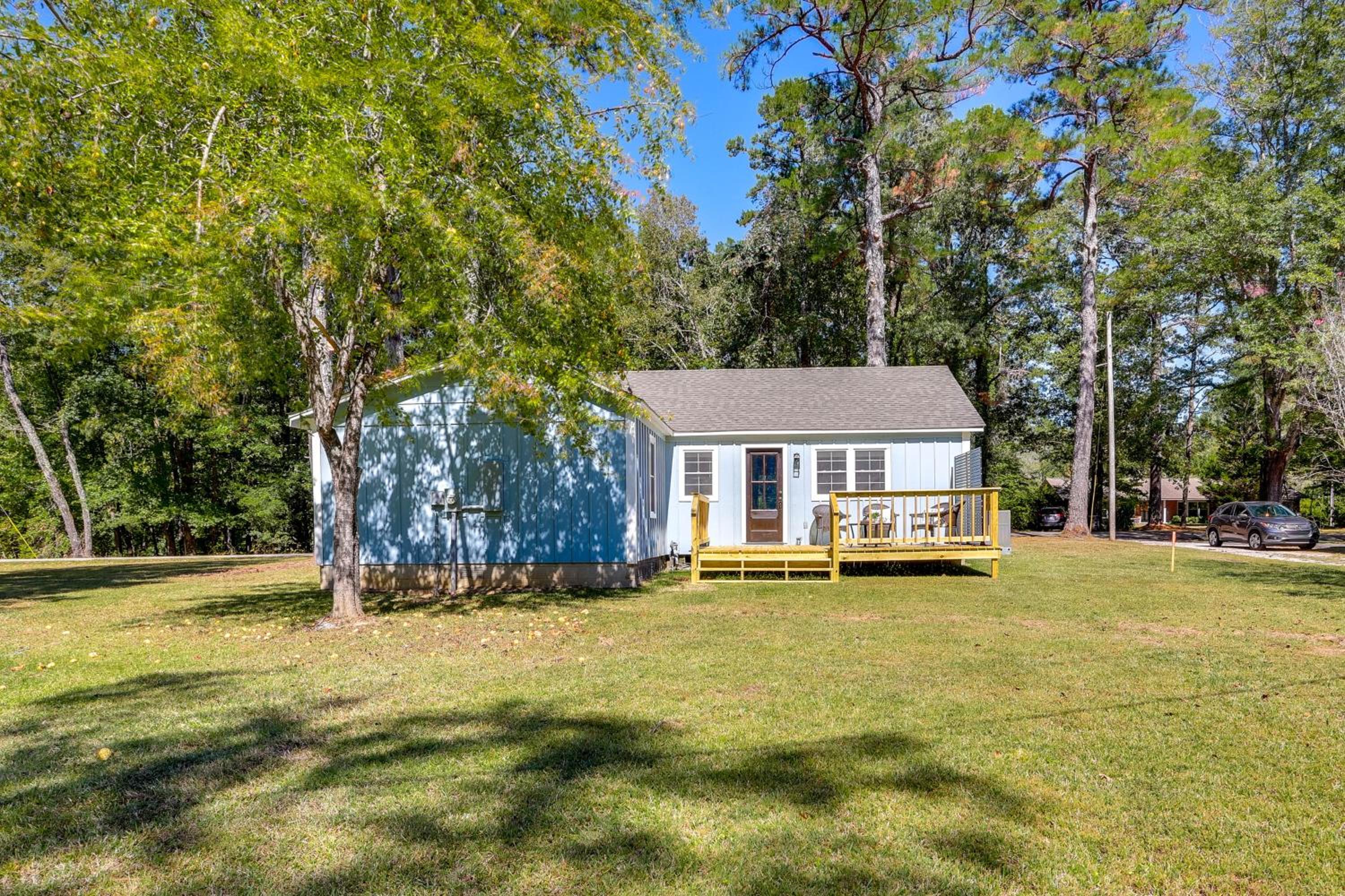 10 Mi to Tennessee River Blue Willow-Themed Home