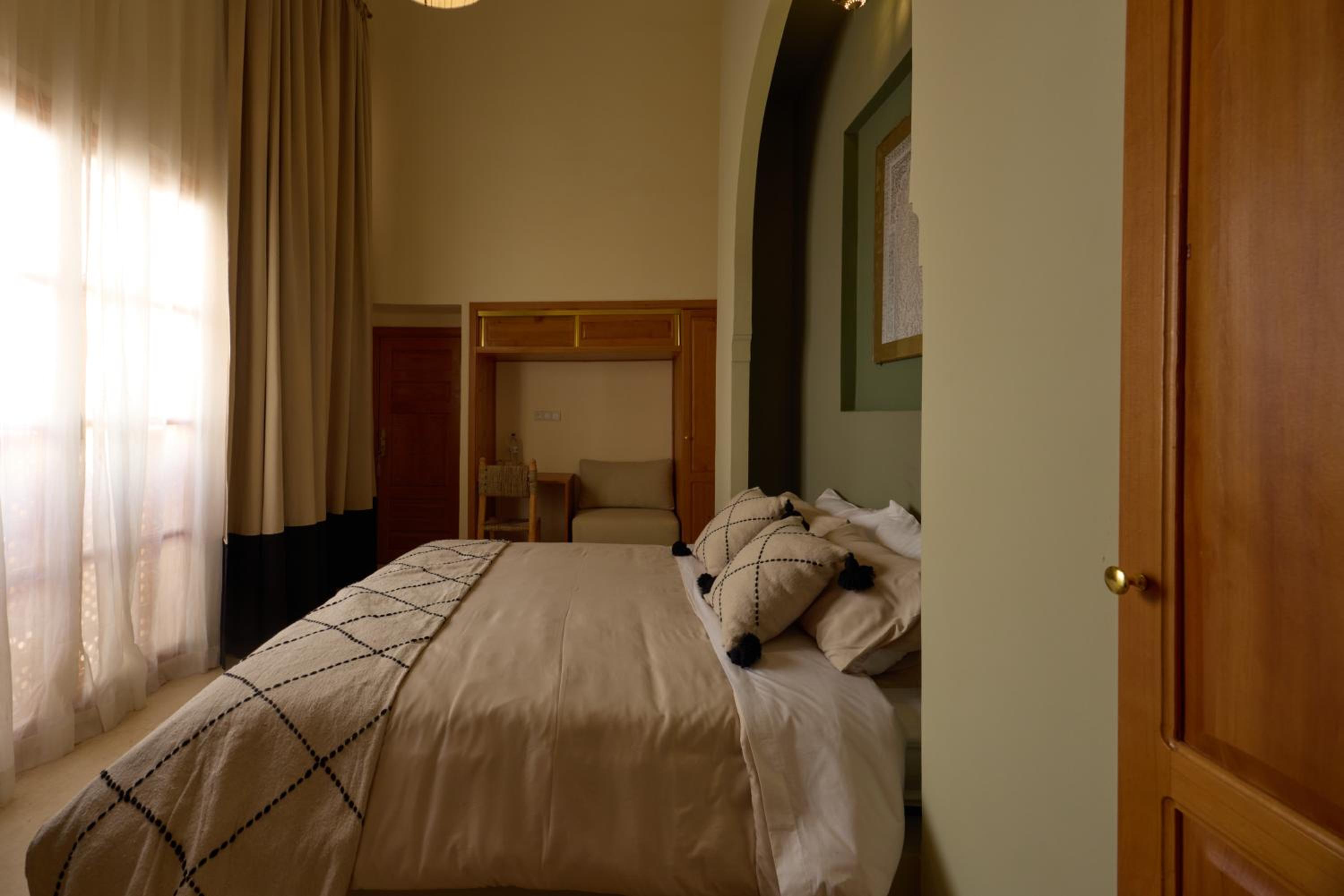 Riad Al Muhandiz Peaceful Duplex Suites near Jemaa El Fna