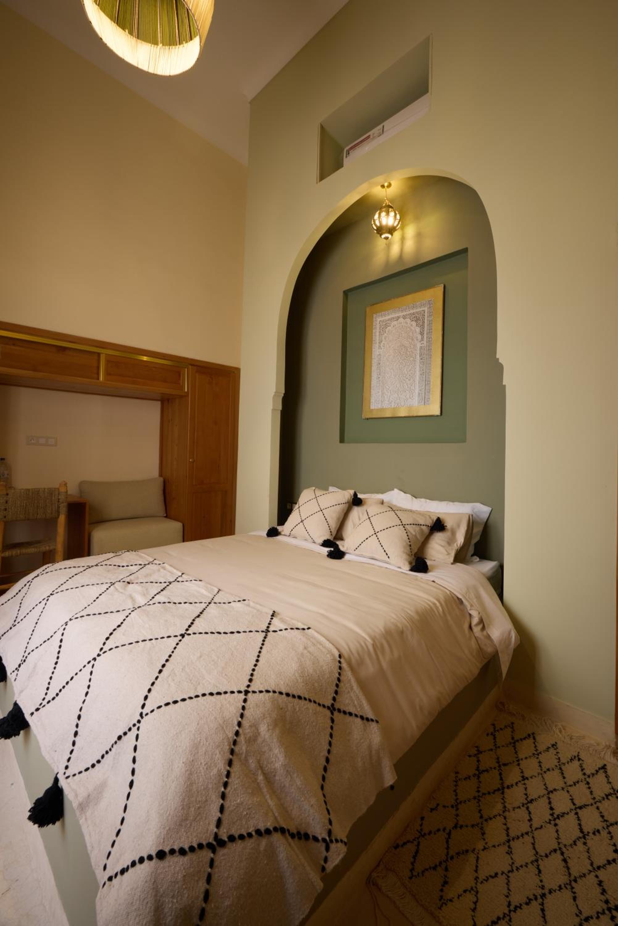 Riad Al Muhandiz Peaceful Duplex Suites near Jemaa El Fna