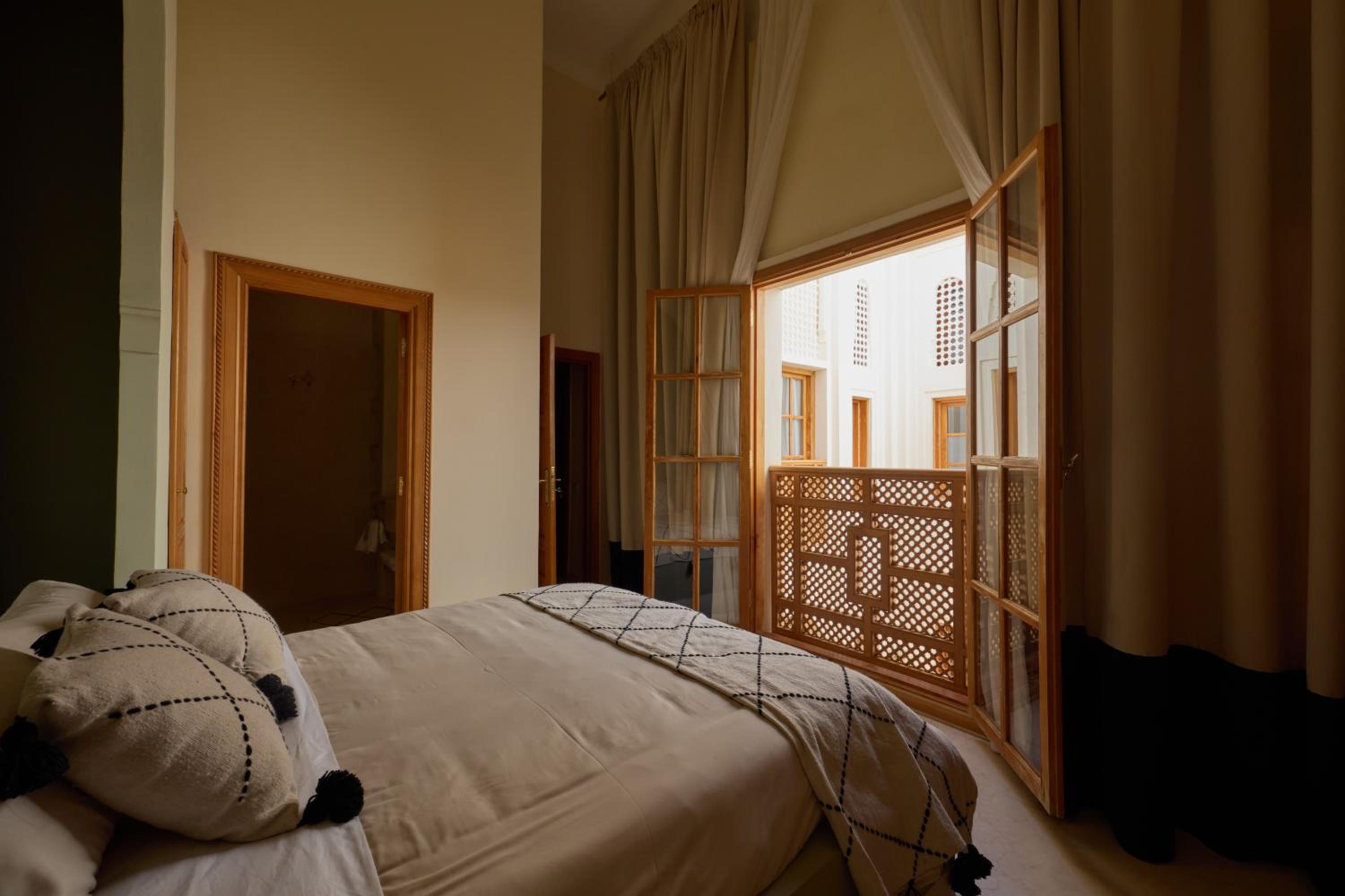 Riad Al Muhandiz Peaceful Duplex Suites near Jemaa El Fna