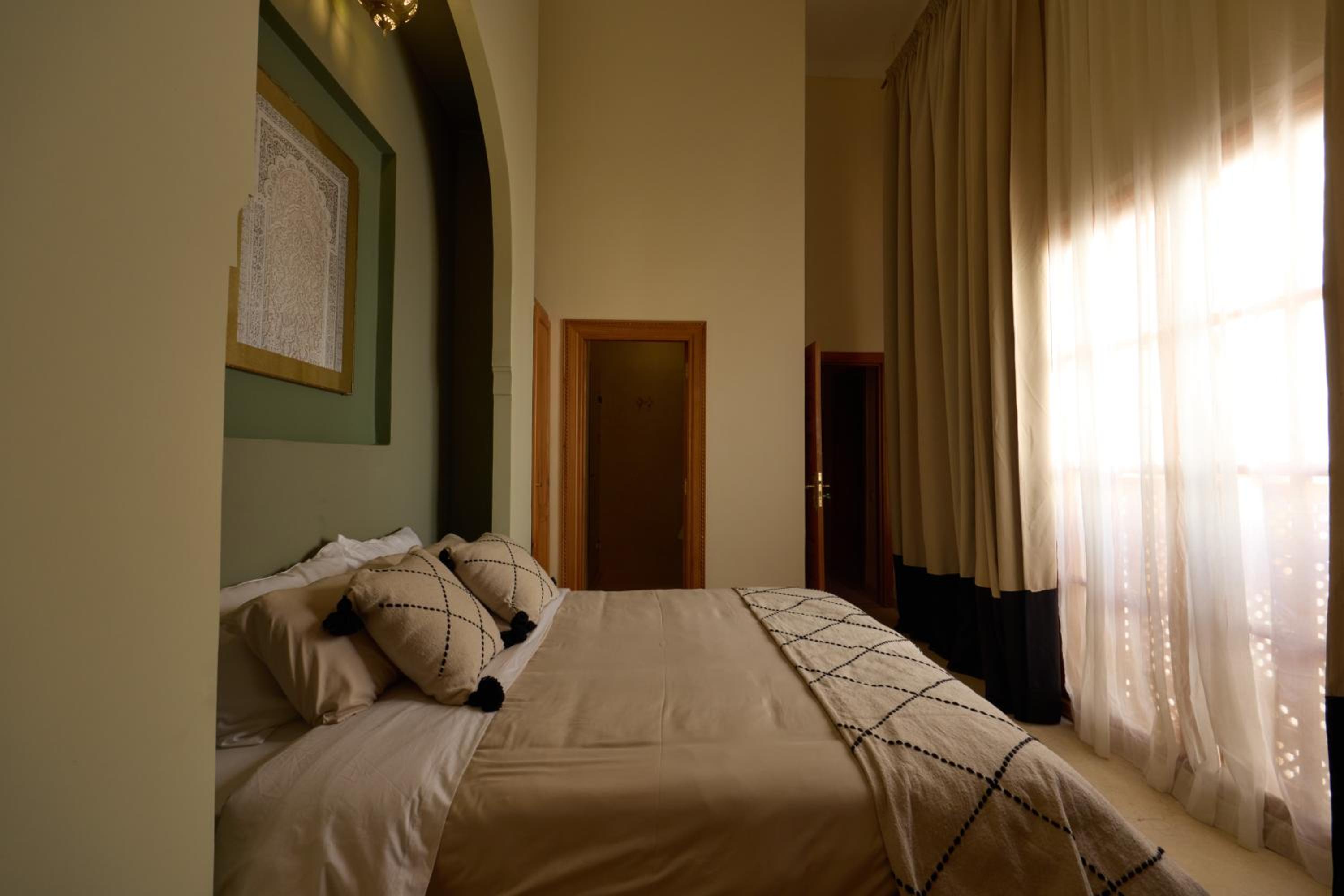 Riad Al Muhandiz Peaceful Duplex Suites near Jemaa El Fna
