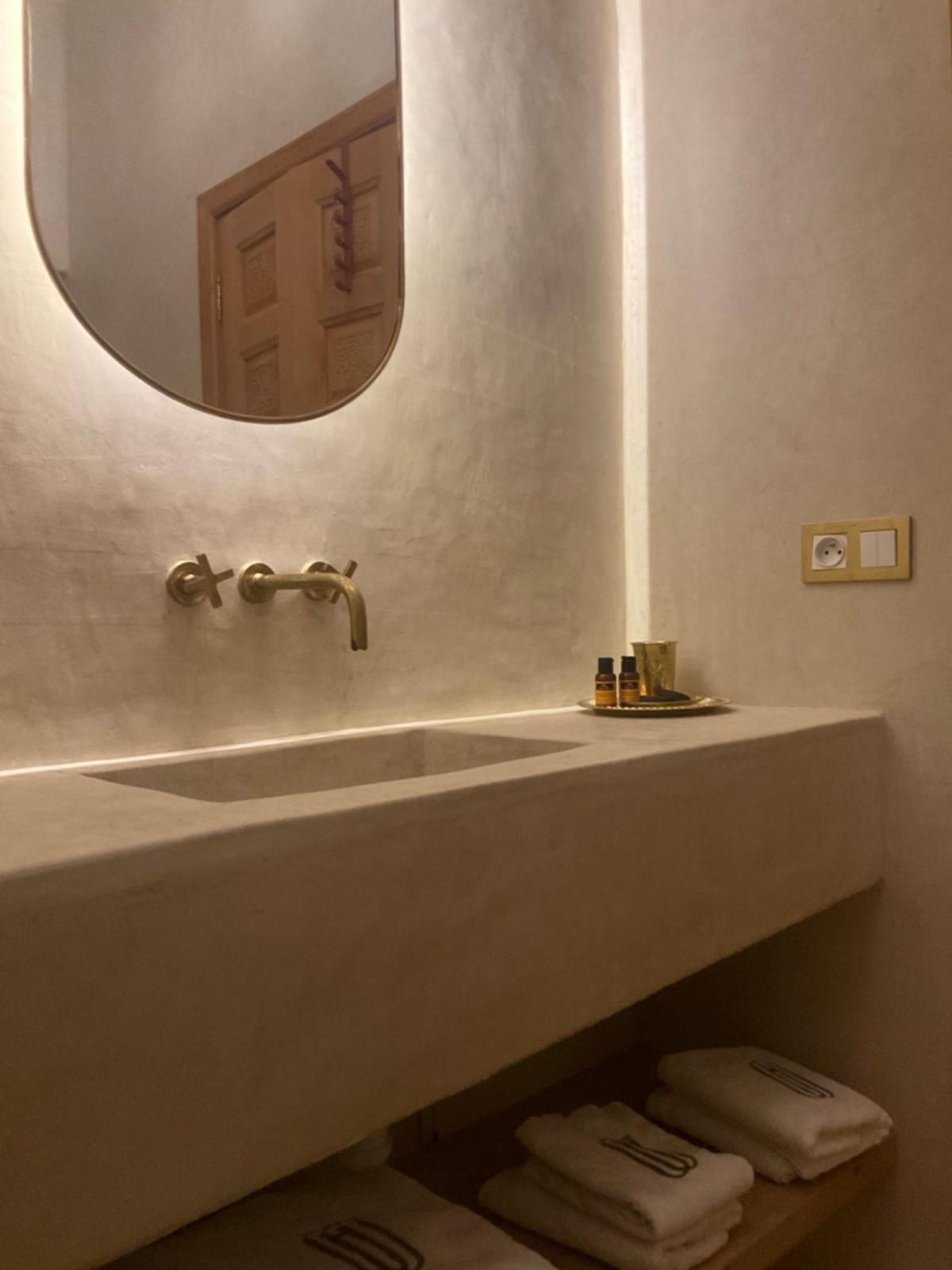 Riad Al Muhandiz Peaceful Duplex Suites near Jemaa El Fna
