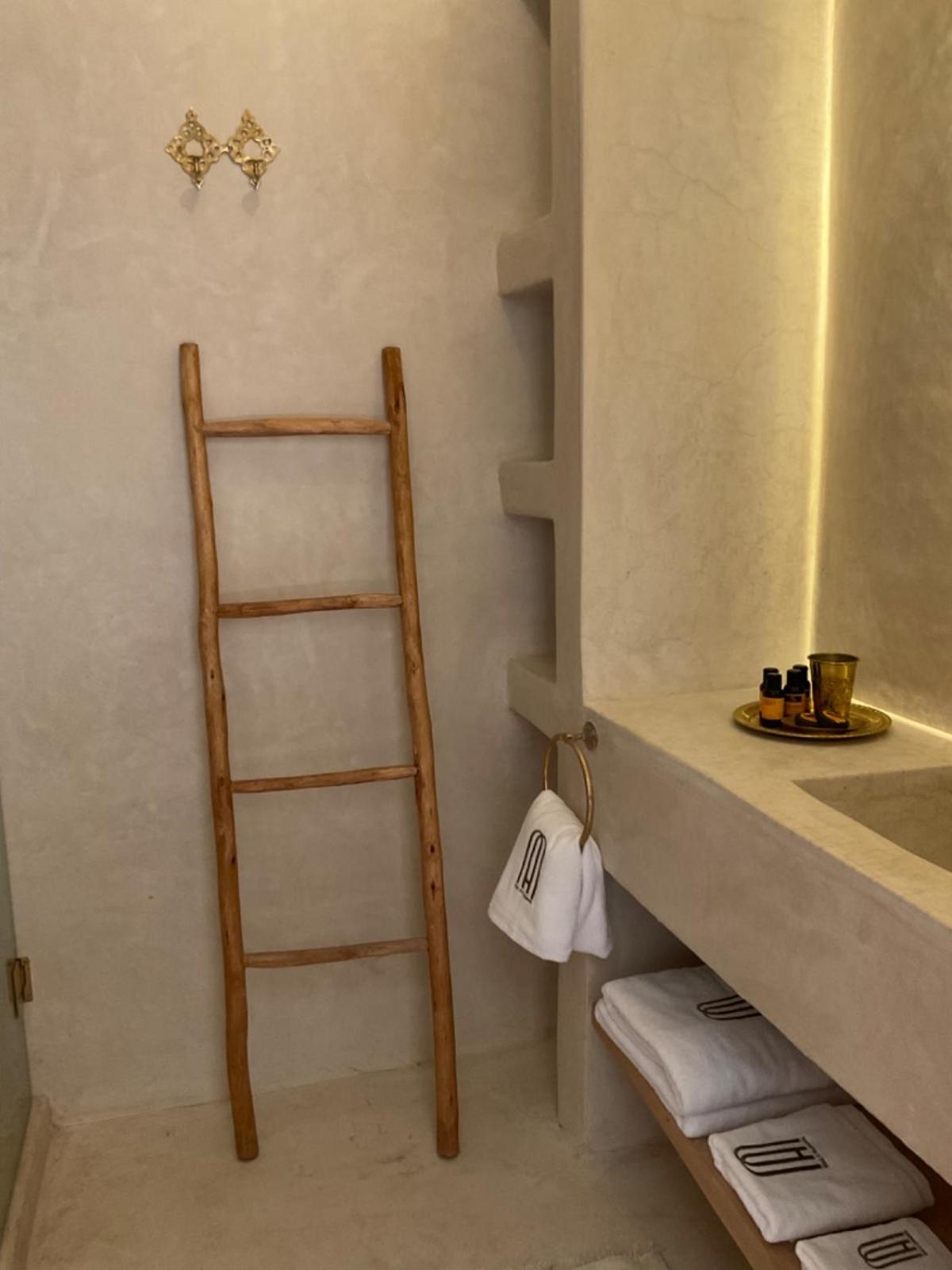 Riad Al Muhandiz Peaceful Duplex Suites near Jemaa El Fna