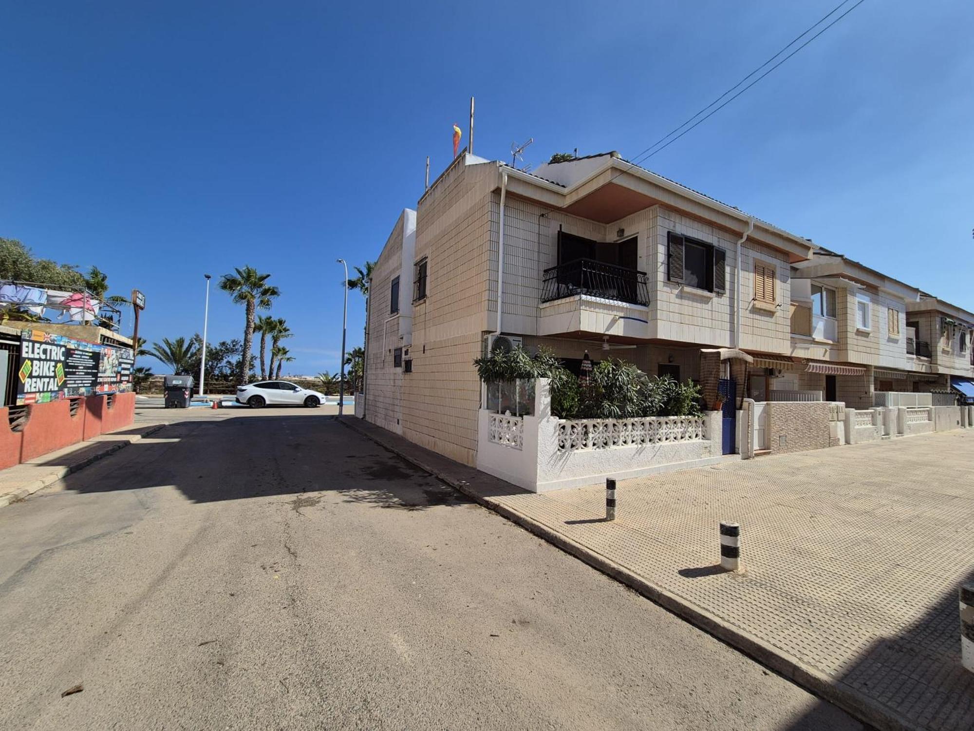 Casa Flamingo - Corner house near beach & boulevard with sea & salt lake view