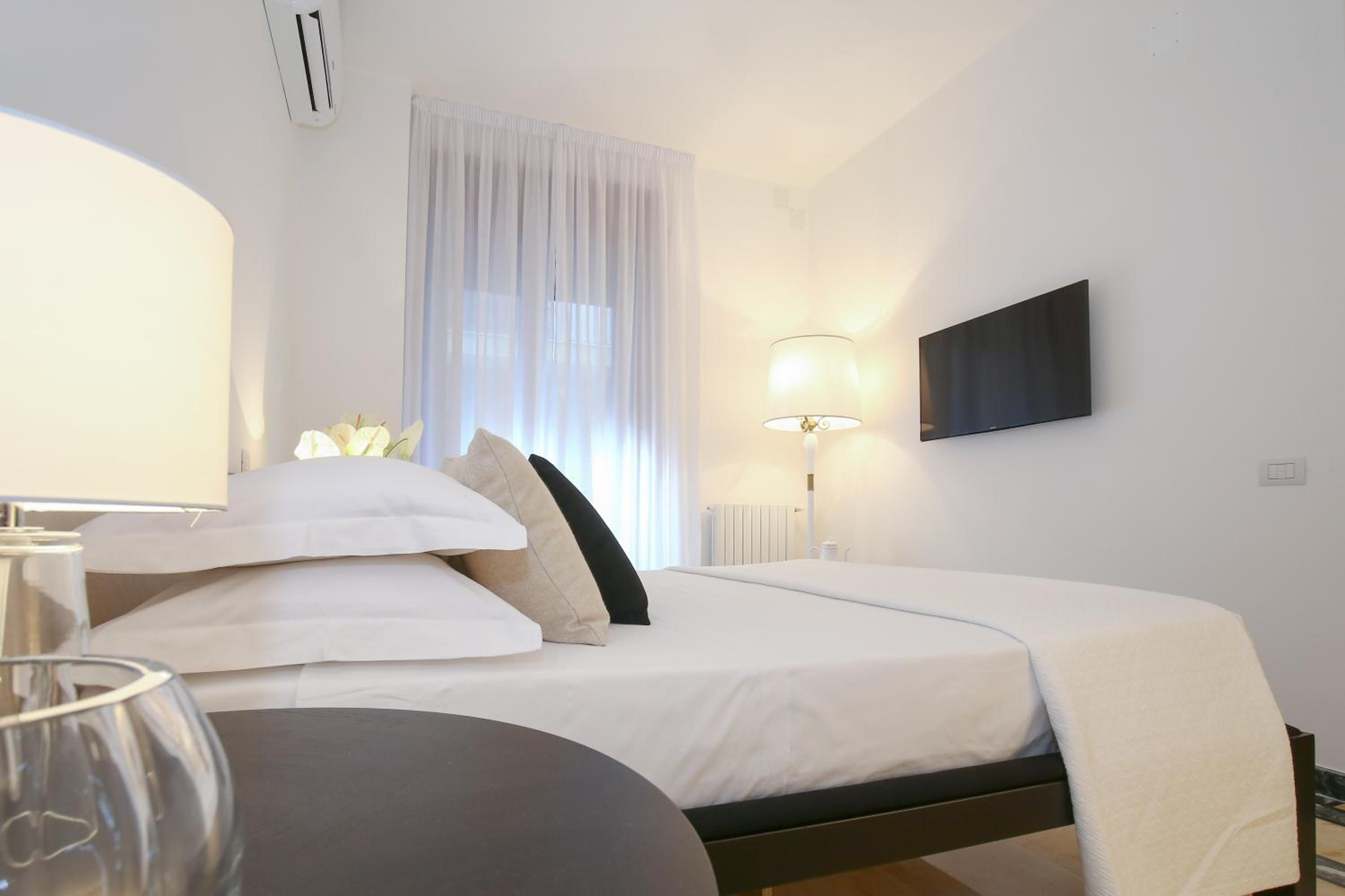 Starhost - GOLDEN SUITE en Salerno — hotel room