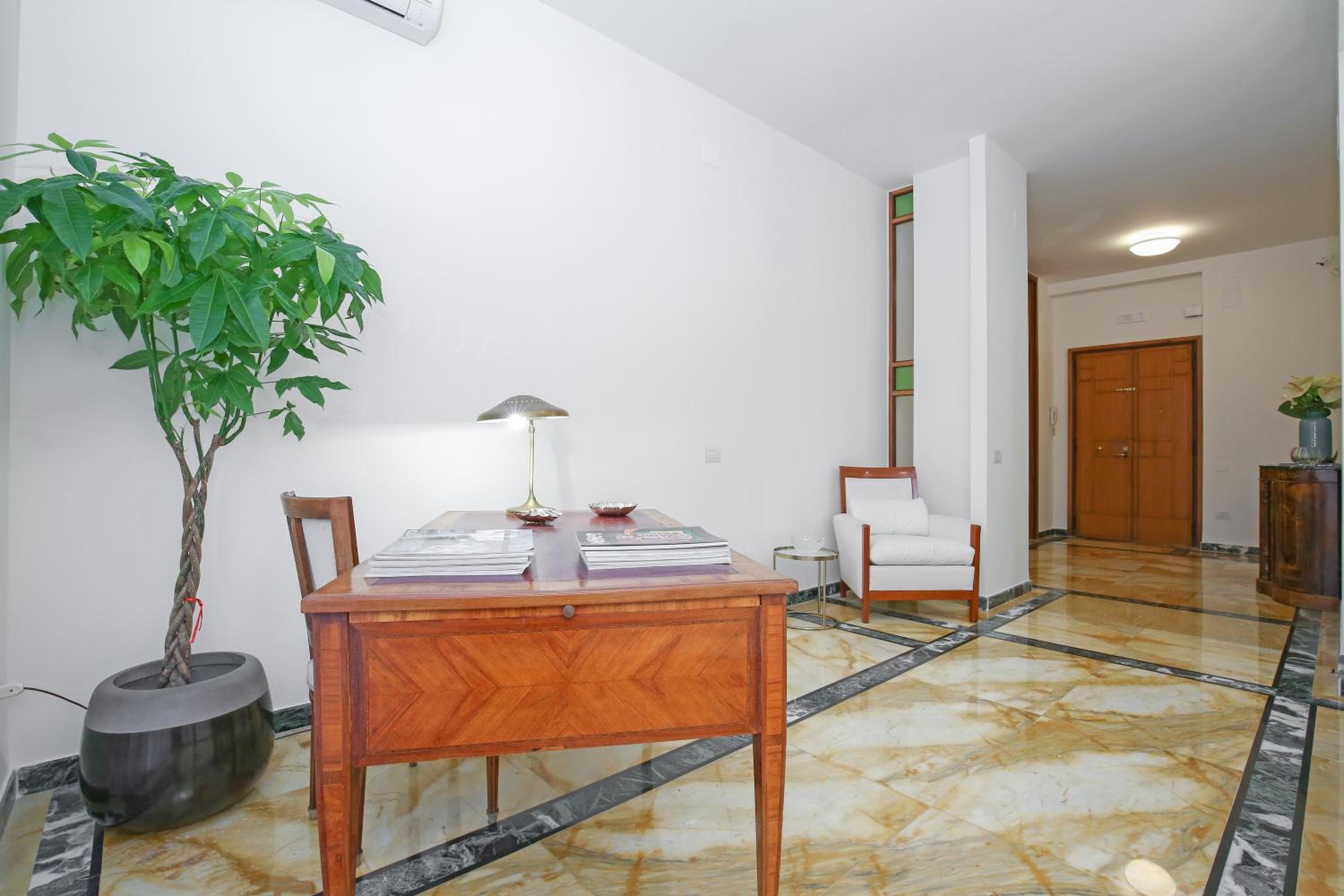 Starhost - GOLDEN SUITE en Salerno — recepcion & lobby