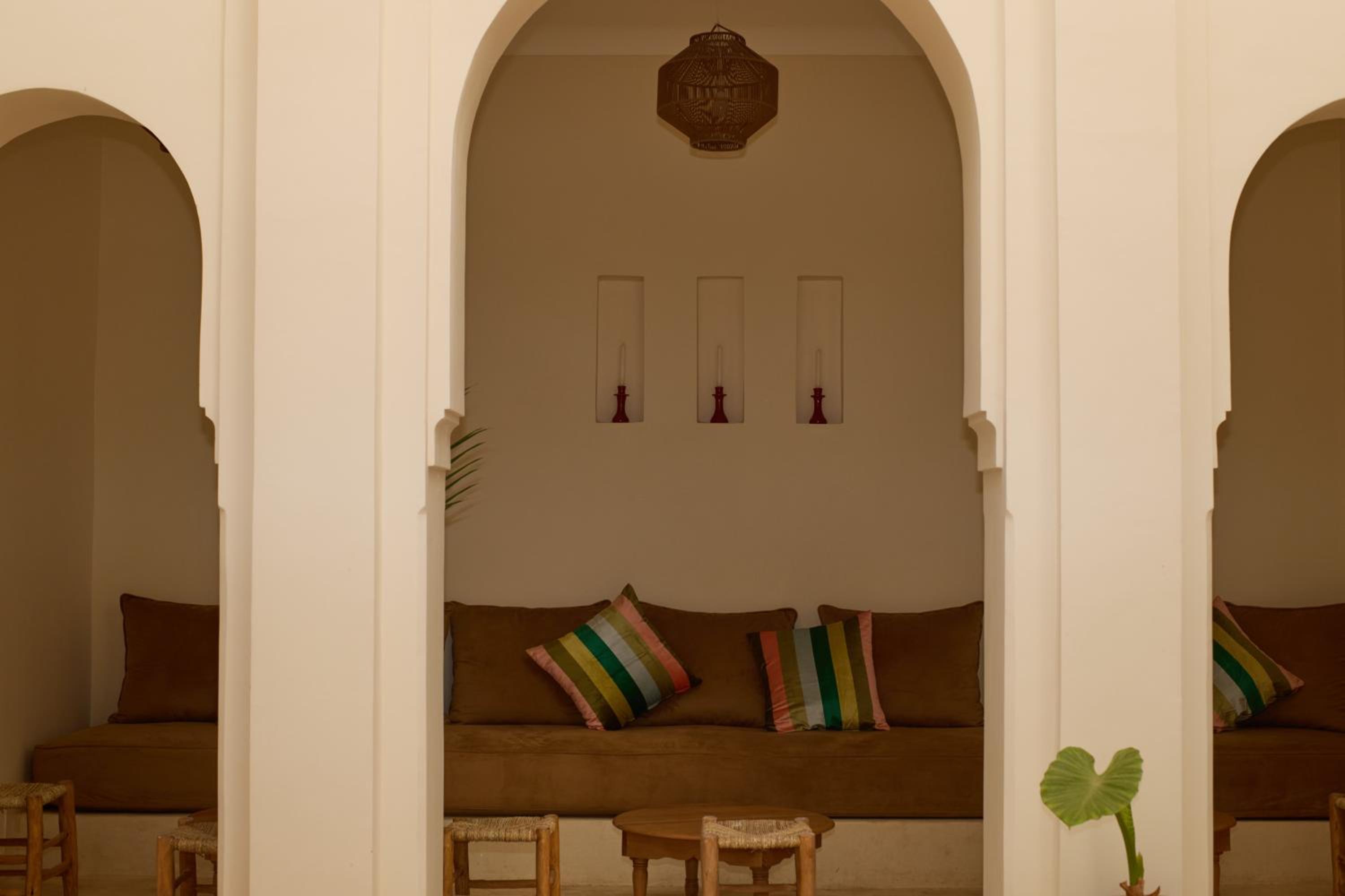 Riad Al Muhandiz Peaceful Duplex Suites near Jemaa El Fna