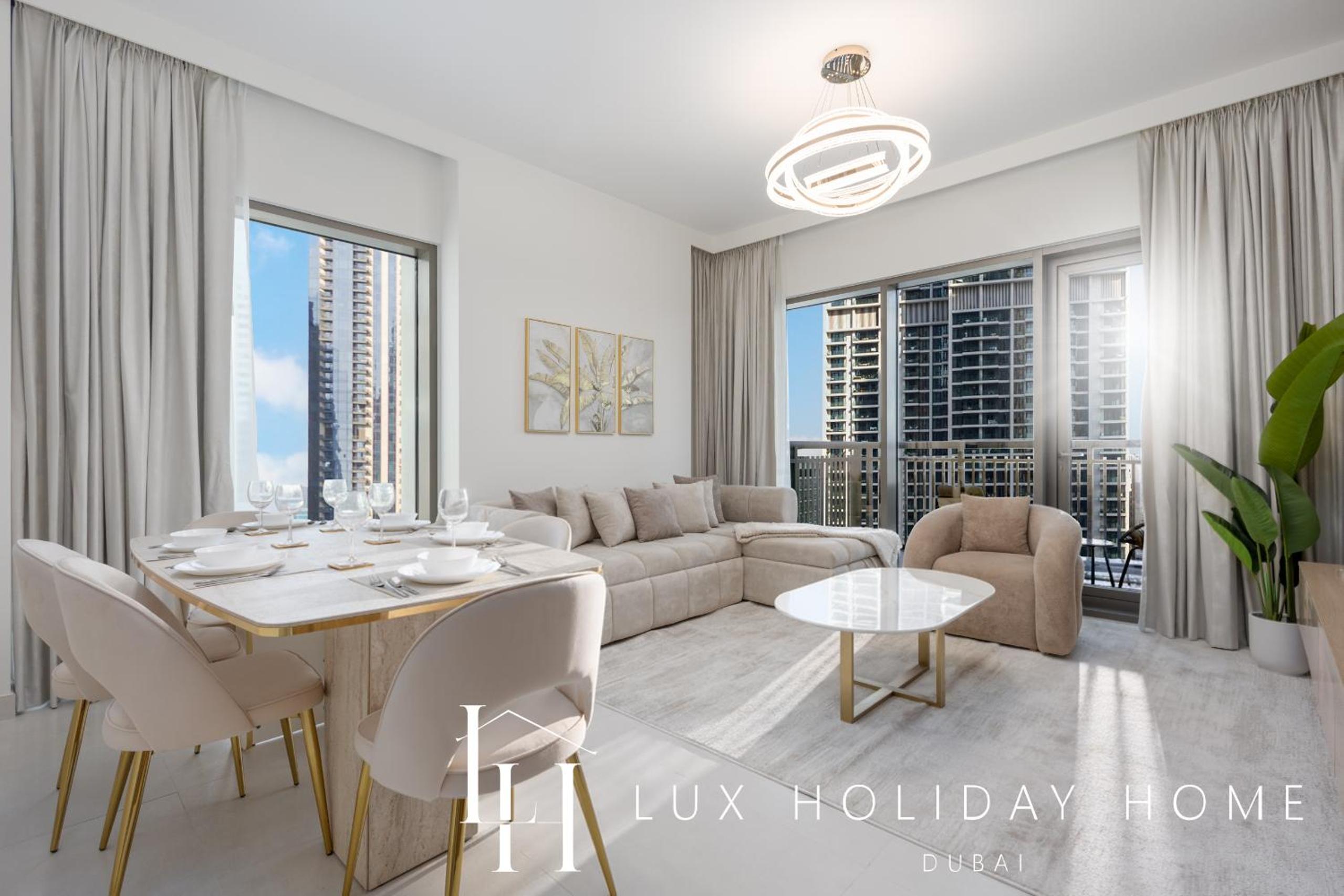LUX The Creekside Skyline View Suite