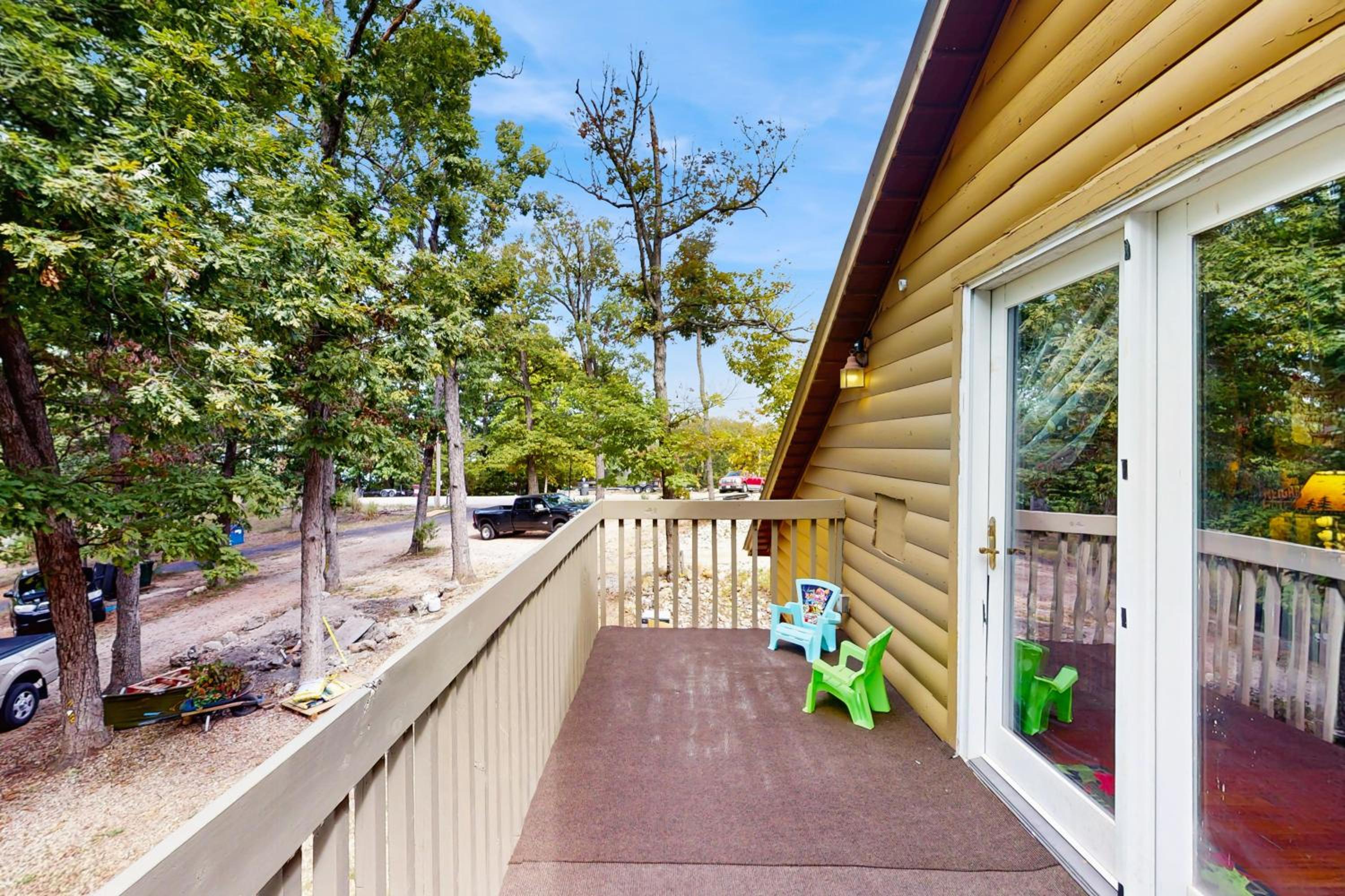 Walk to Trails and Fishing Spots! Lake Ozark Escape
