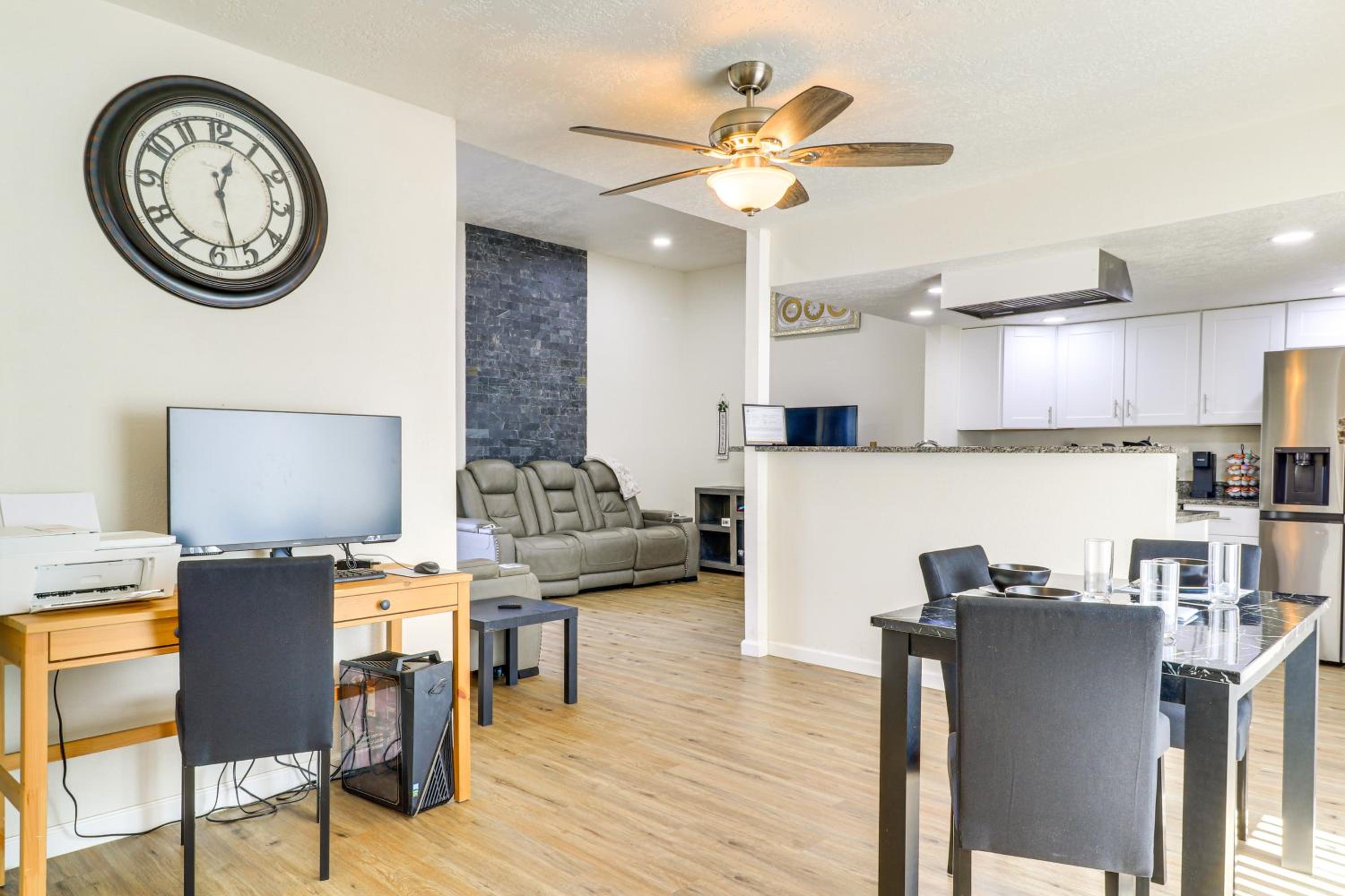 Sandia Foothills Access! Townhome 5 Mi to Uptown