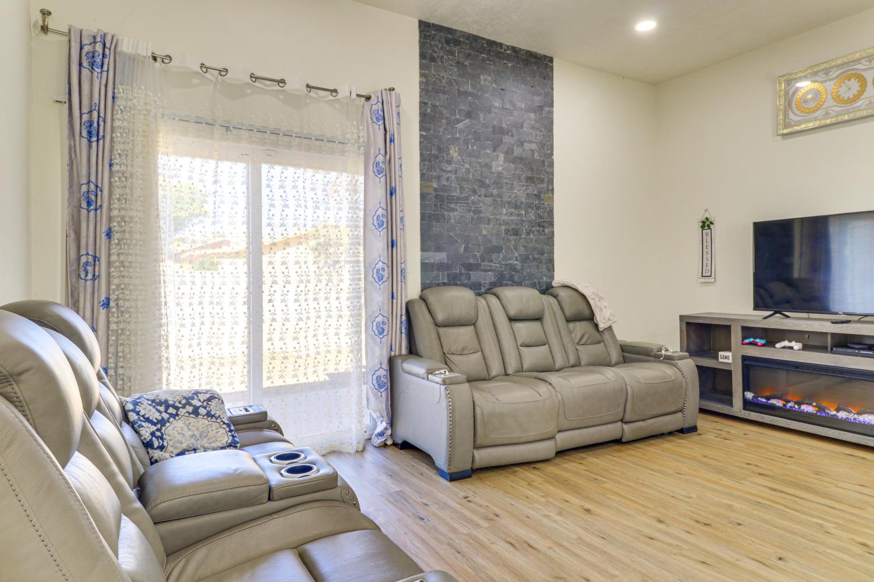 Sandia Foothills Access! Townhome 5 Mi to Uptown