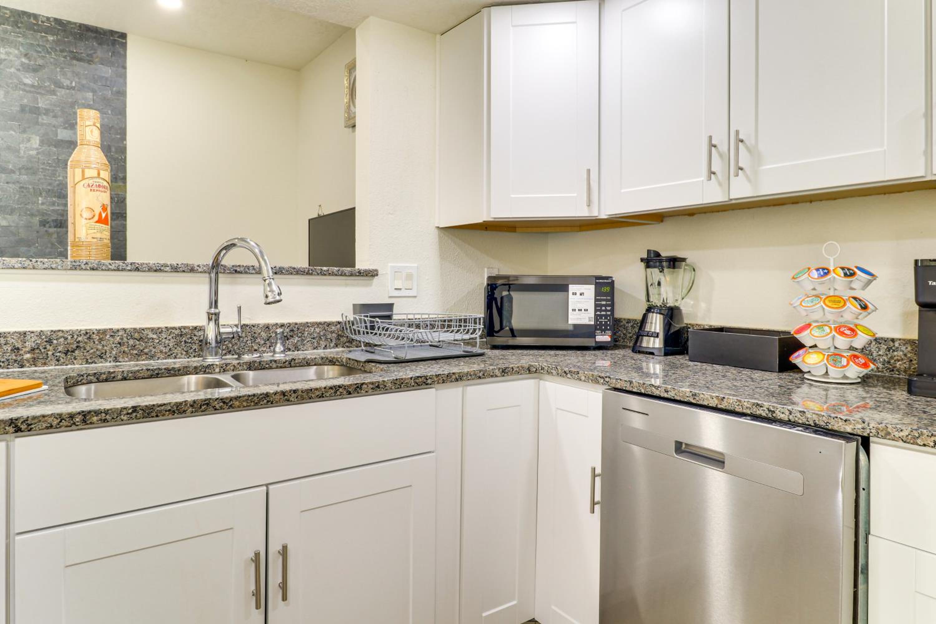 Sandia Foothills Access! Townhome 5 Mi to Uptown