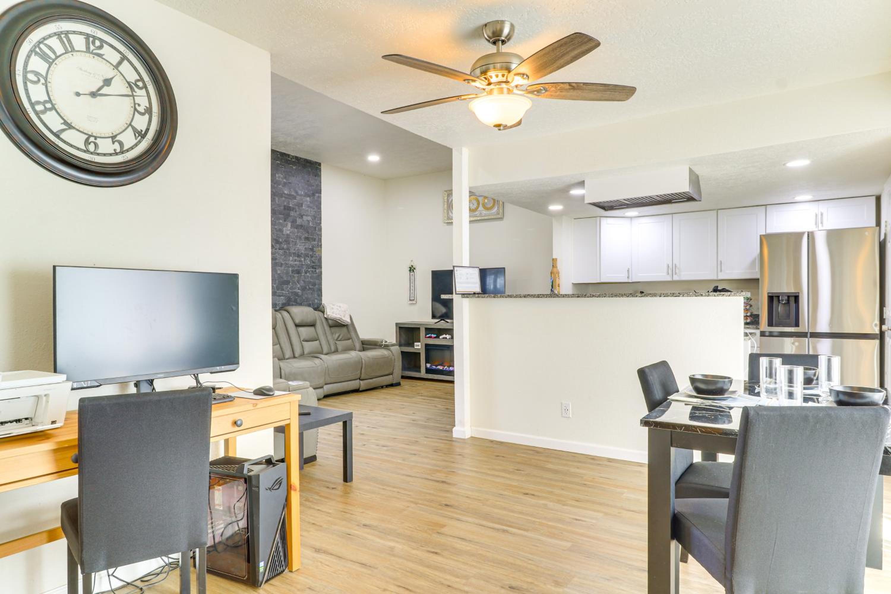 Sandia Foothills Access! Townhome 5 Mi to Uptown