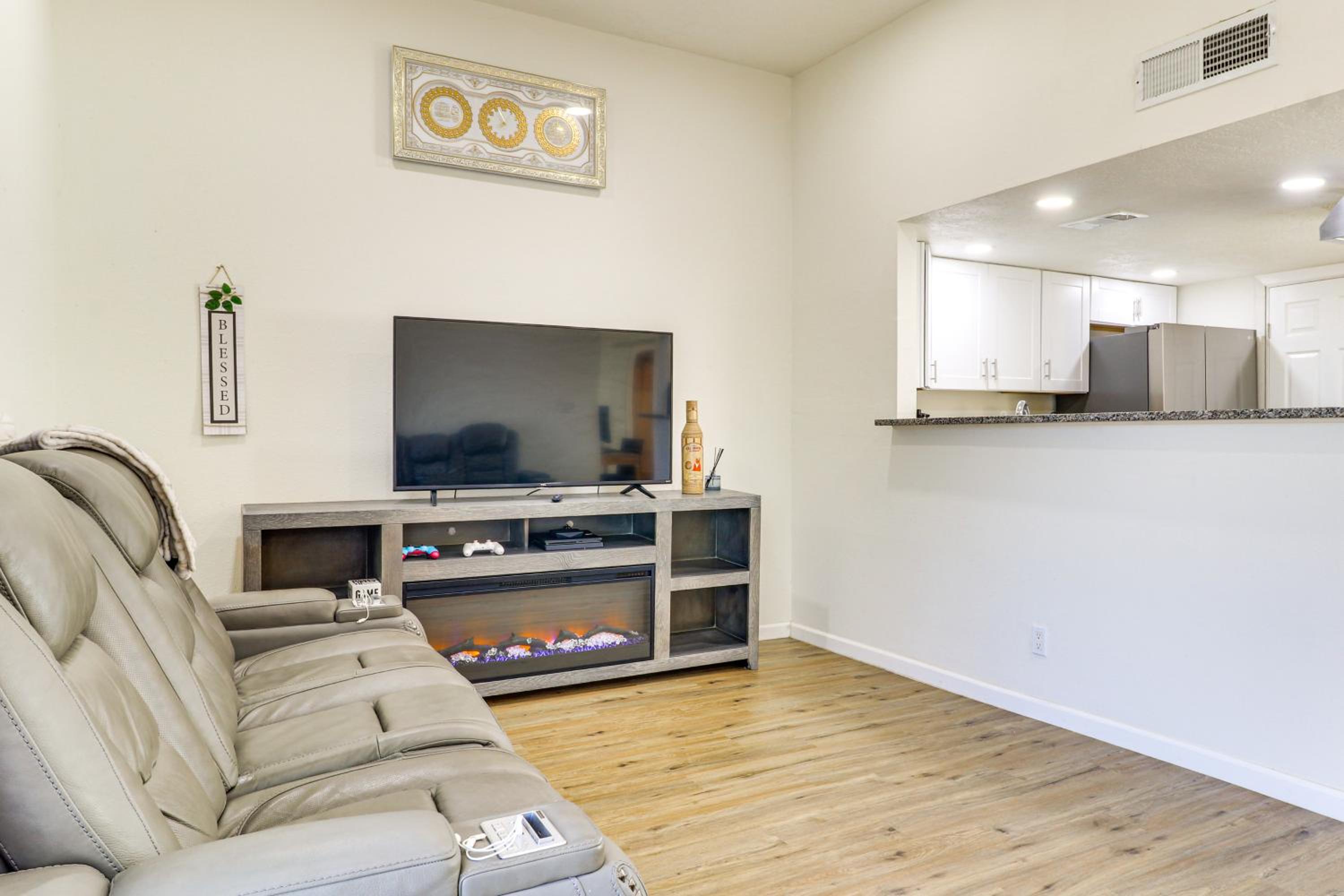 Sandia Foothills Access! Townhome 5 Mi to Uptown