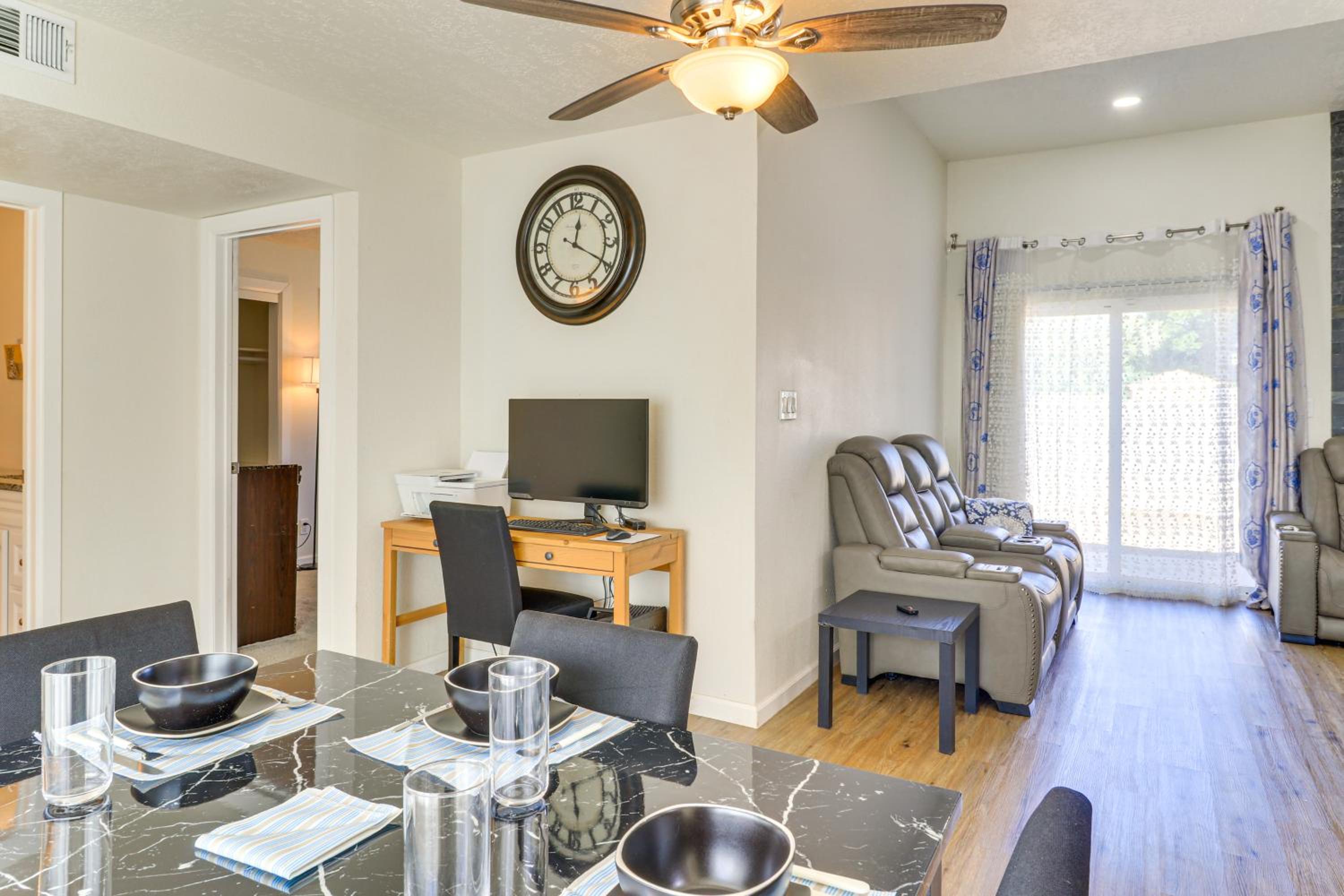 Sandia Foothills Access! Townhome 5 Mi to Uptown
