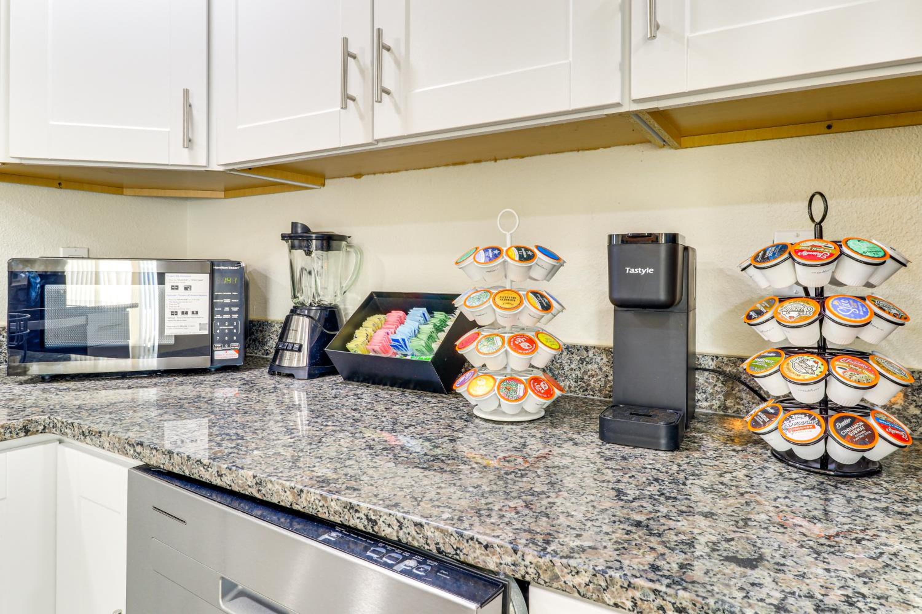 Sandia Foothills Access! Townhome 5 Mi to Uptown